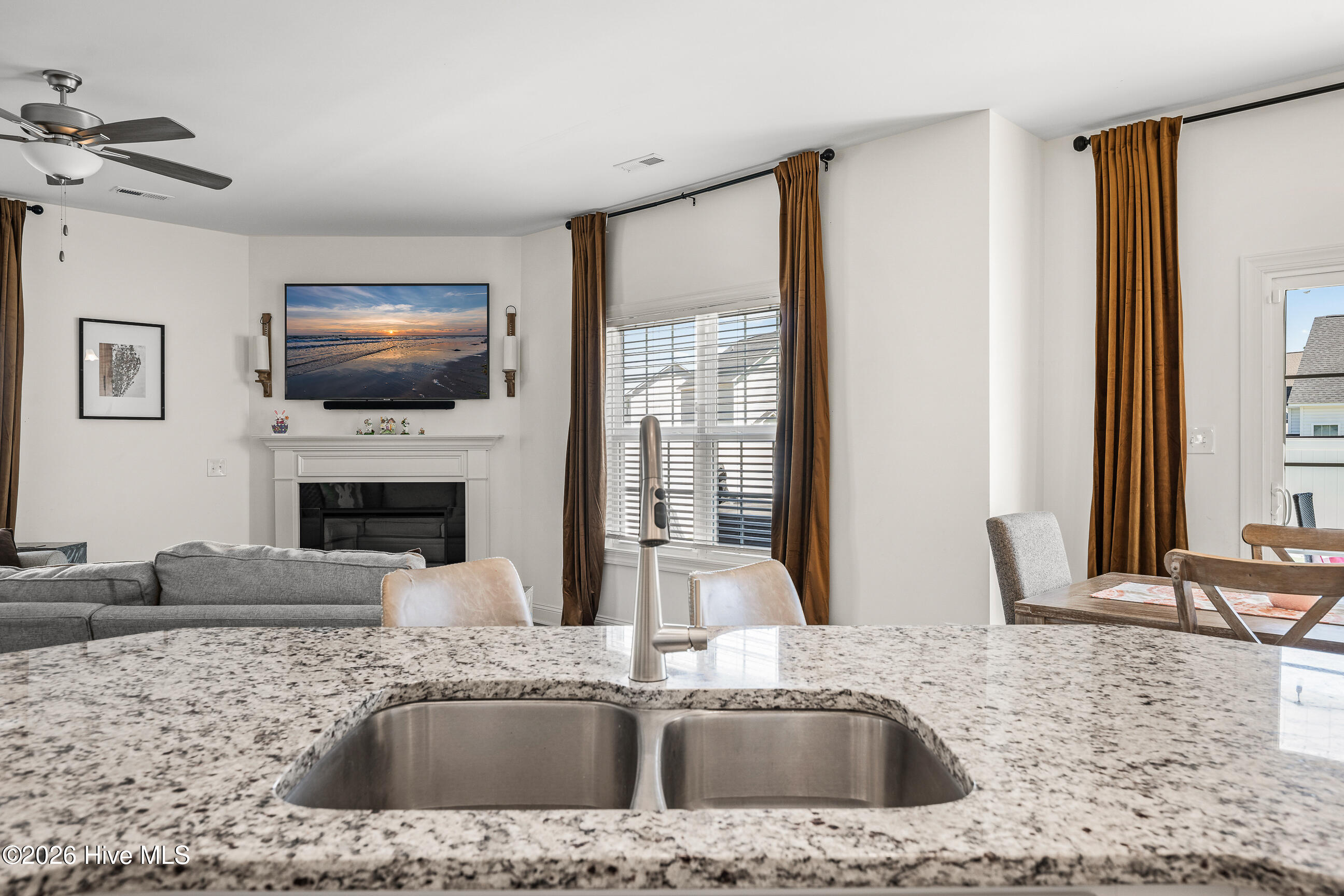 100567296 | Photo 17