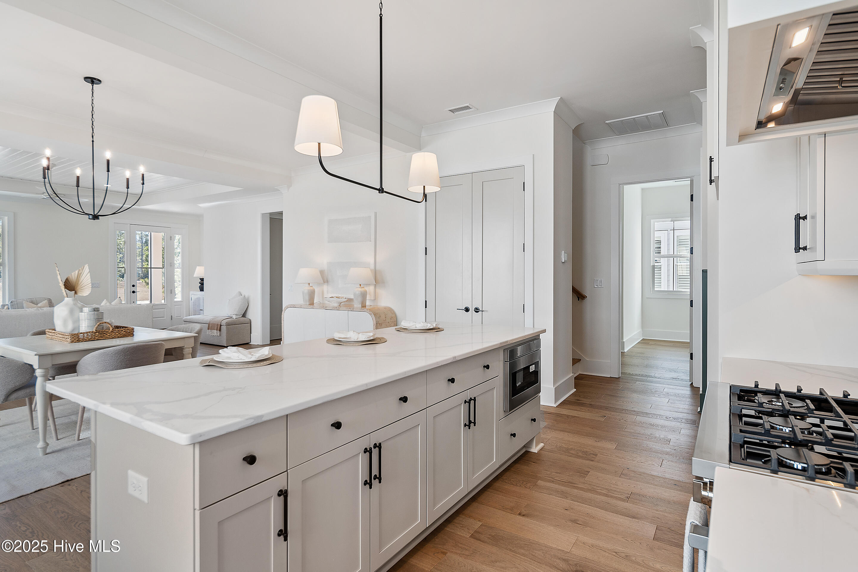 100454748 | Photo 16