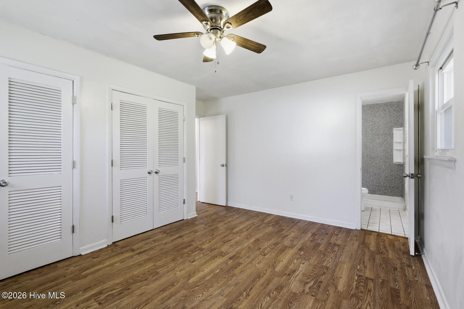 100566128 | Photo 16