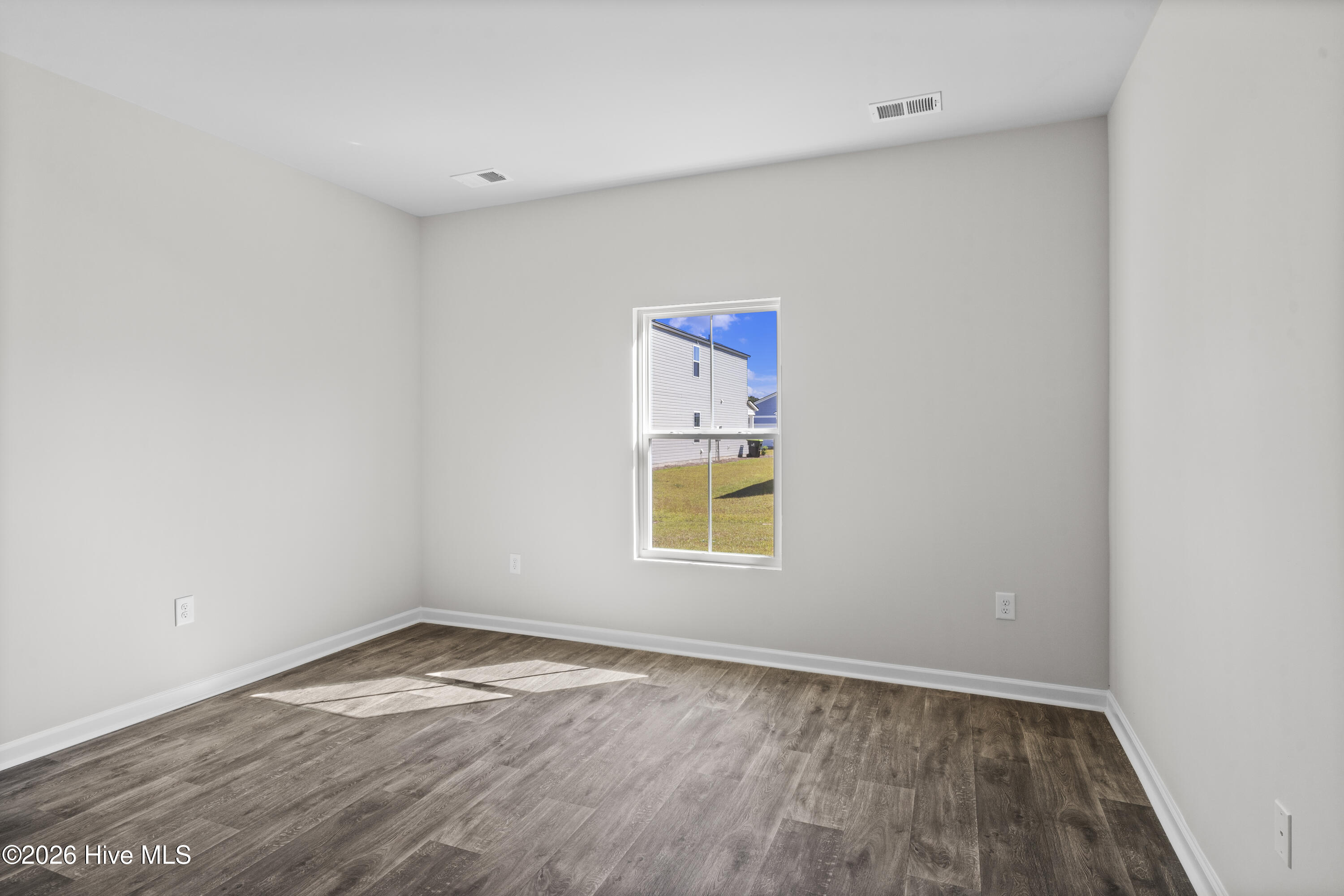 100557776 | Photo 15