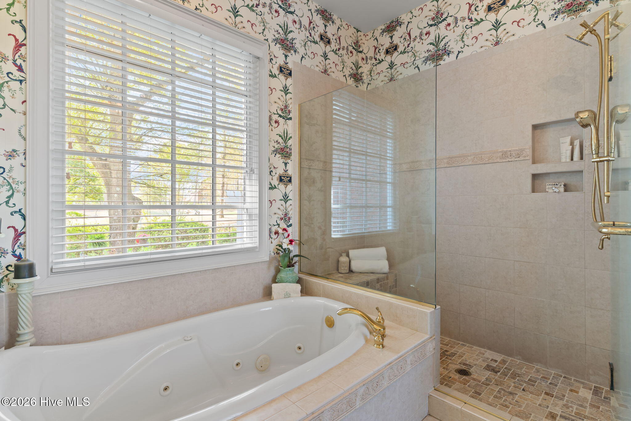 100564418 | Photo 19