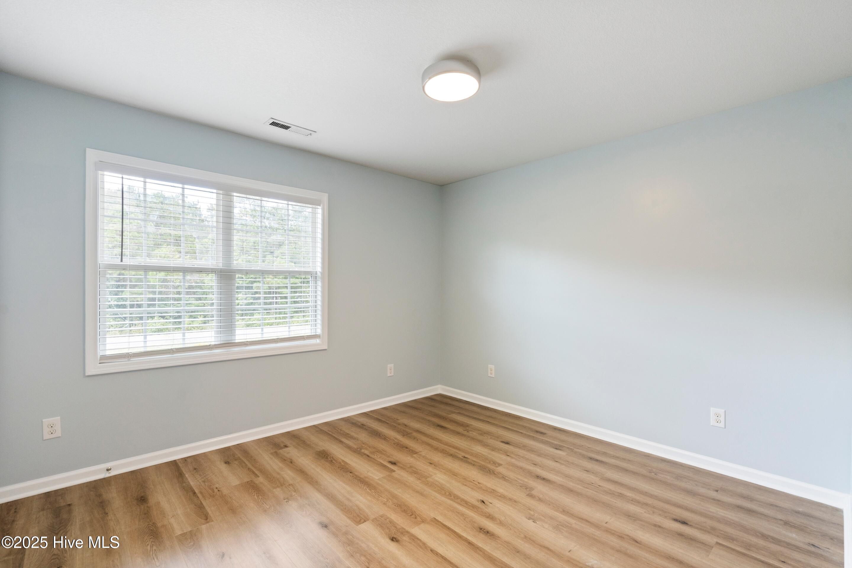 100536267 | Photo 30