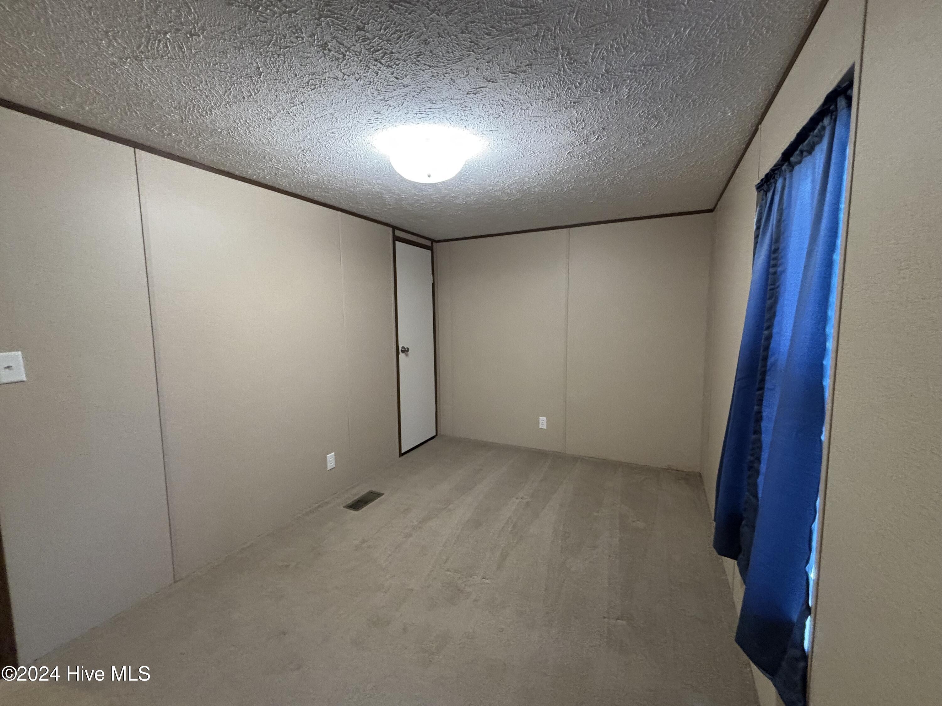 100550674 | Photo 16