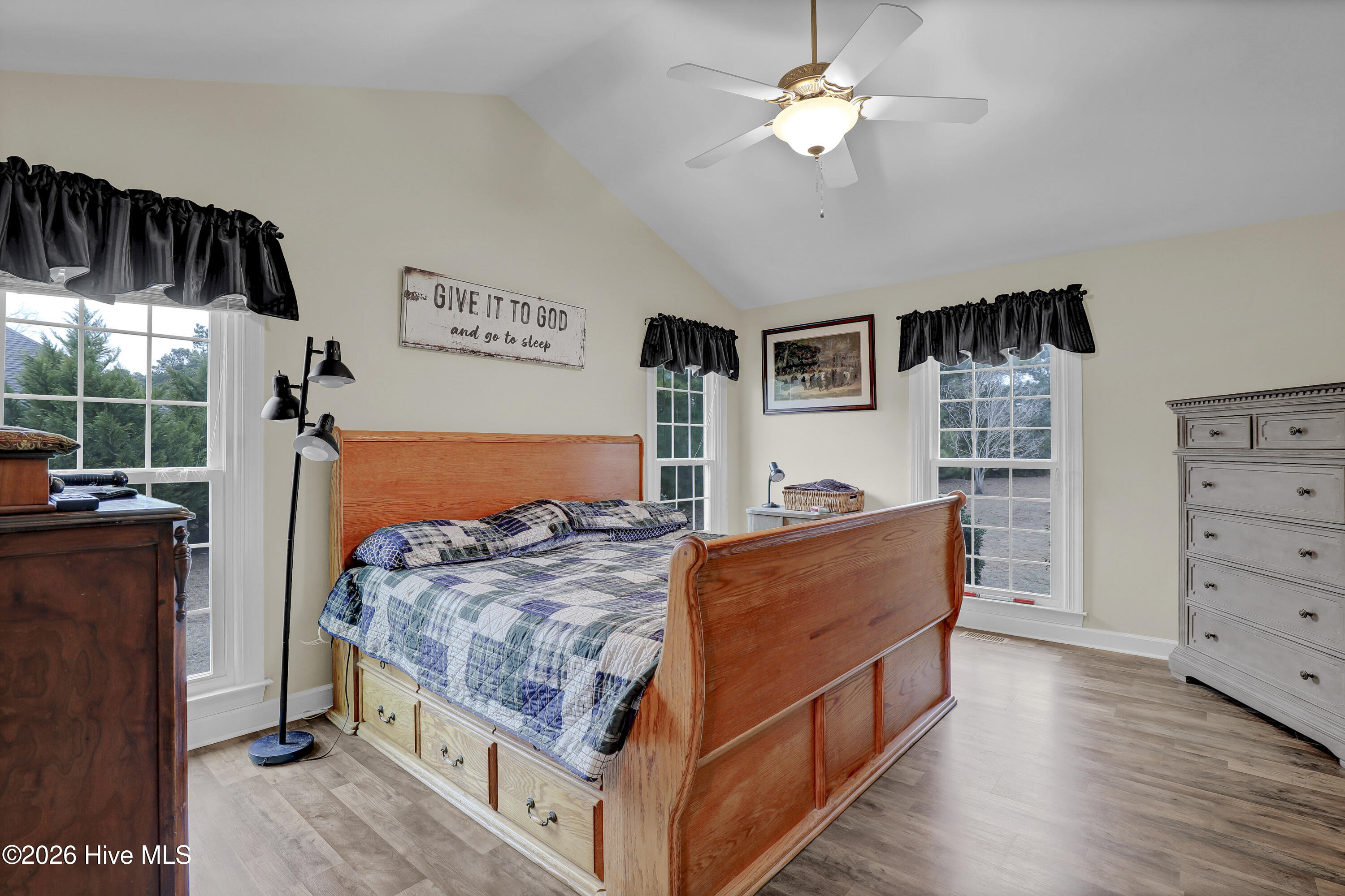 100555270 | Photo 17