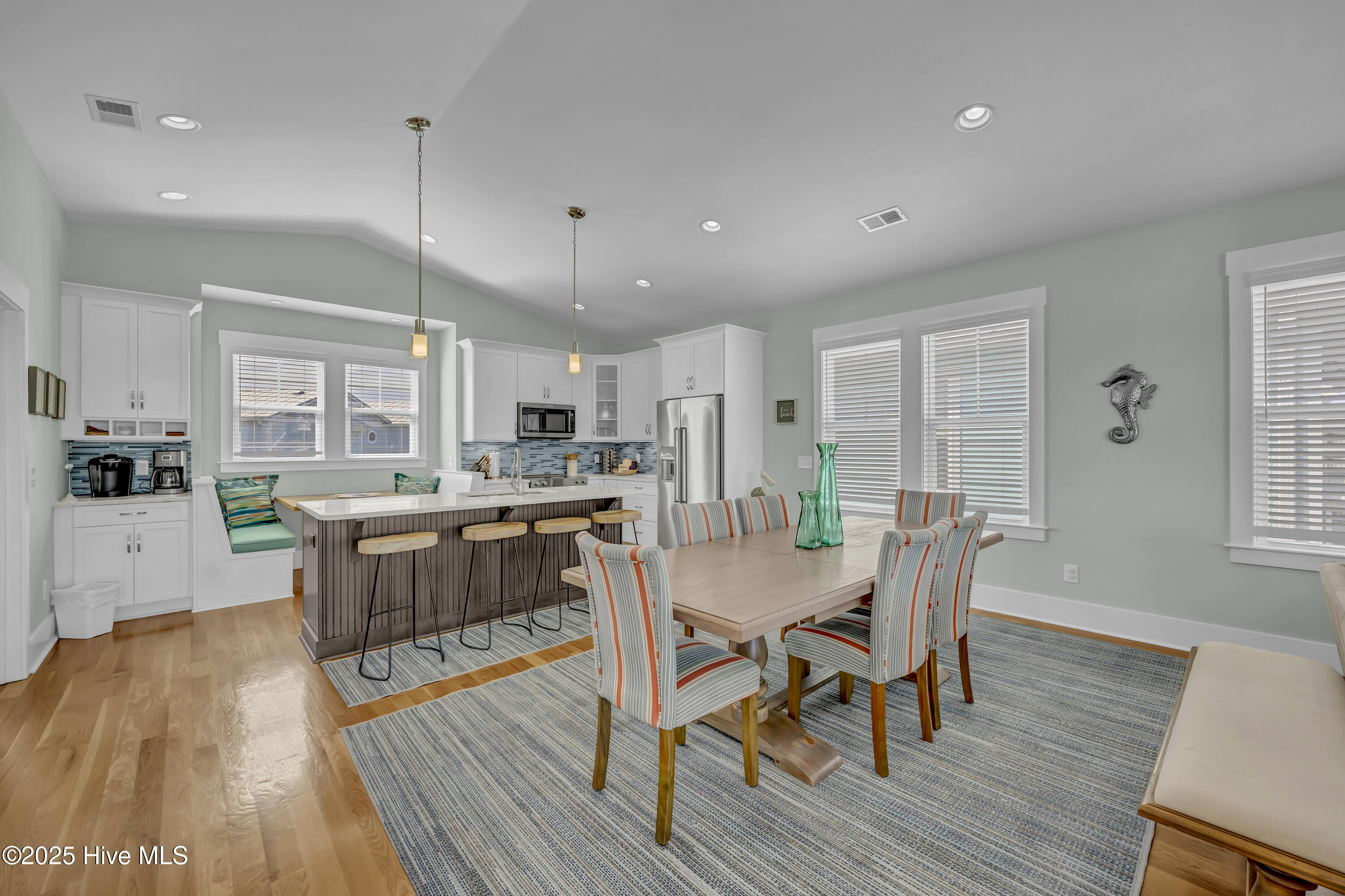 100535596 | Photo 14