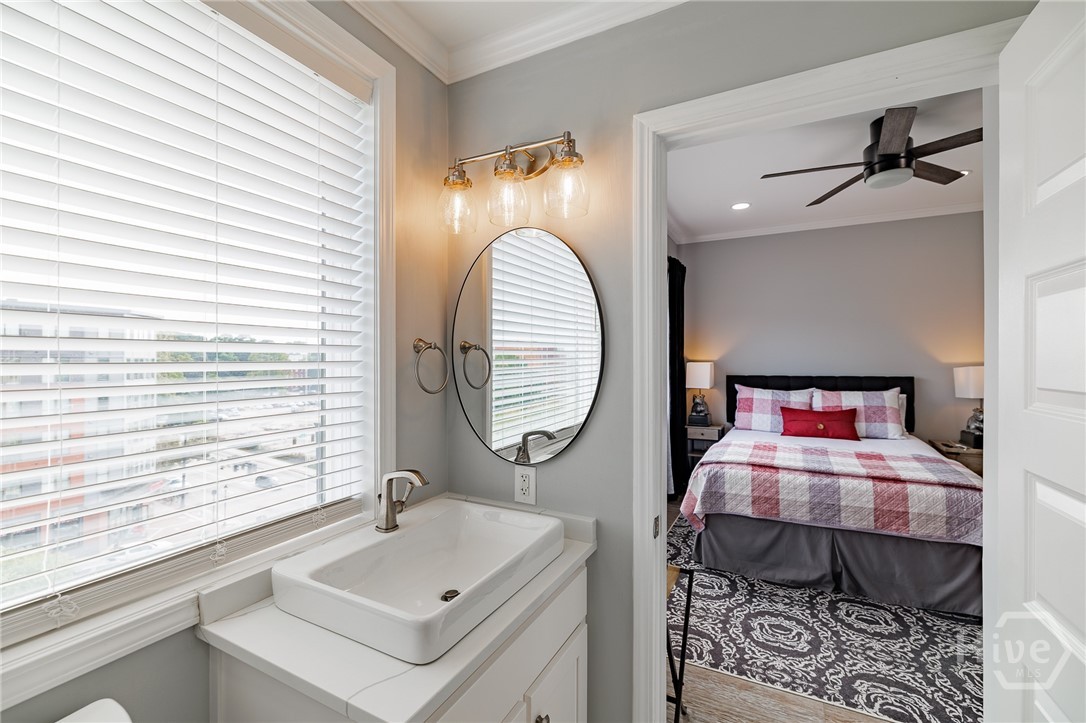 250 Broad Street W 811