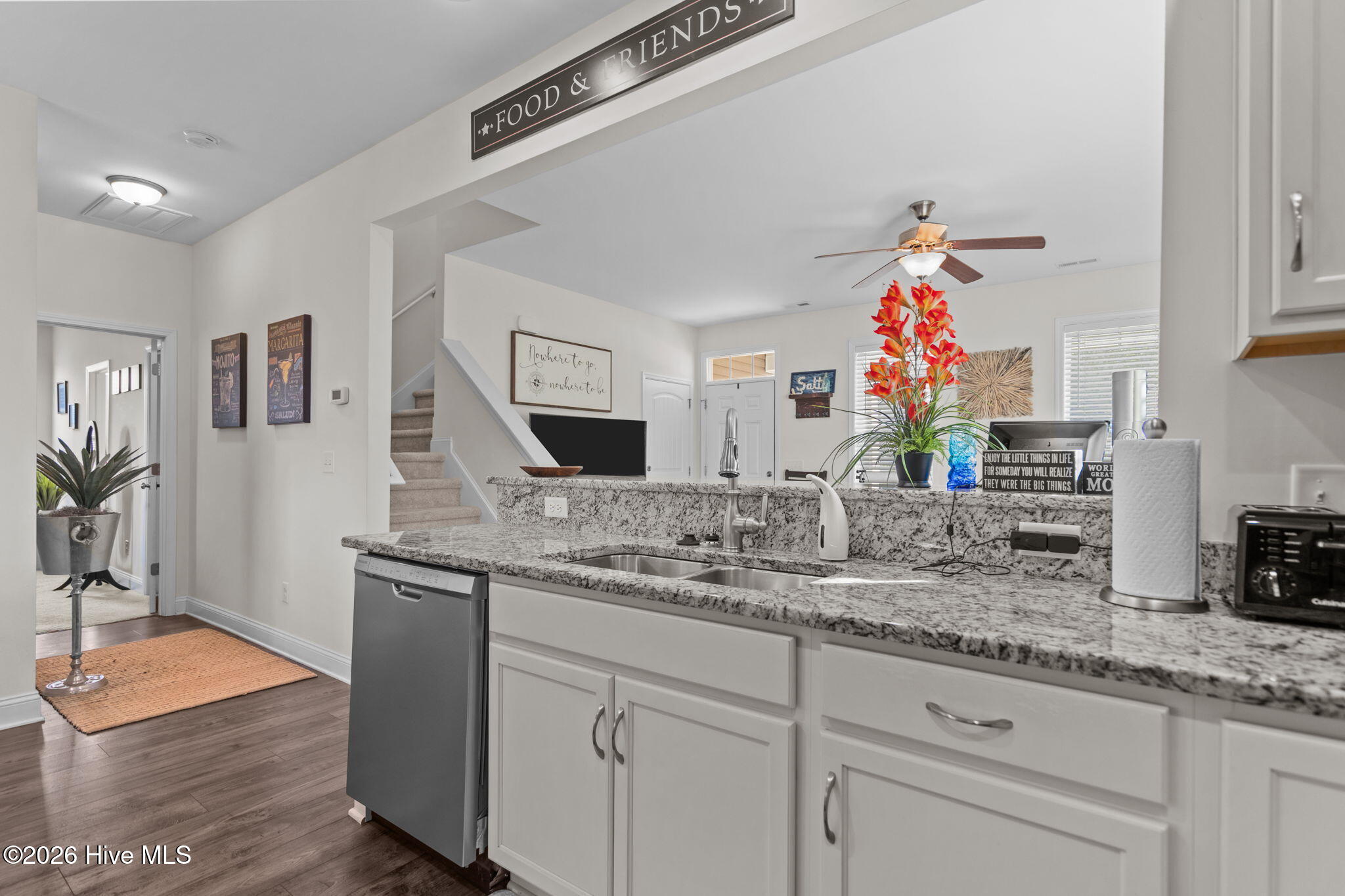 100548714 | Photo 10