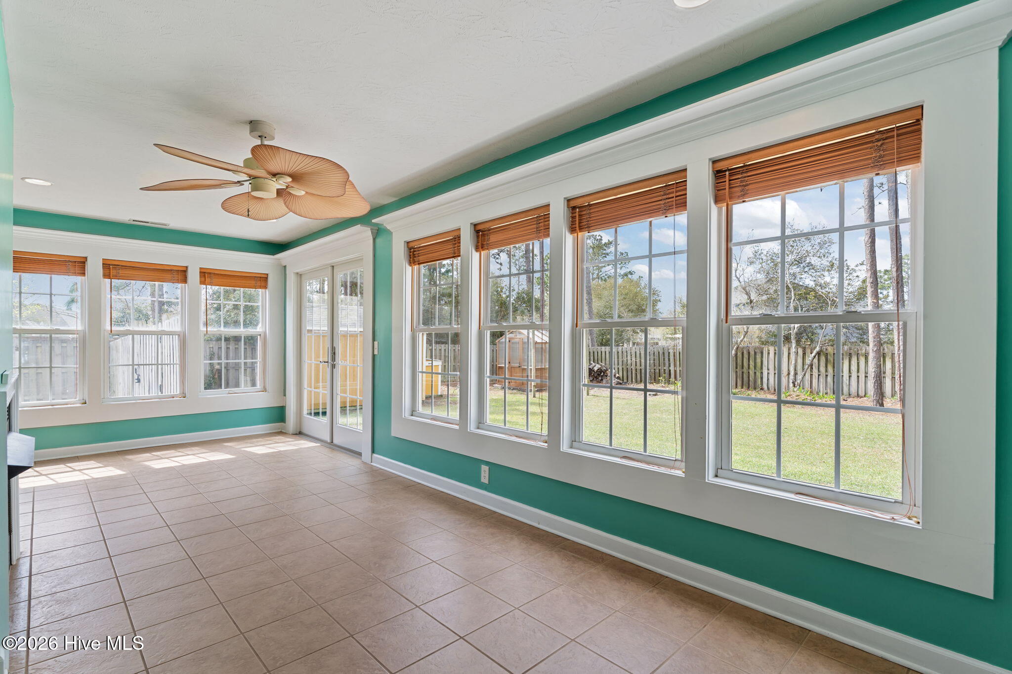 100563070 | Photo 21