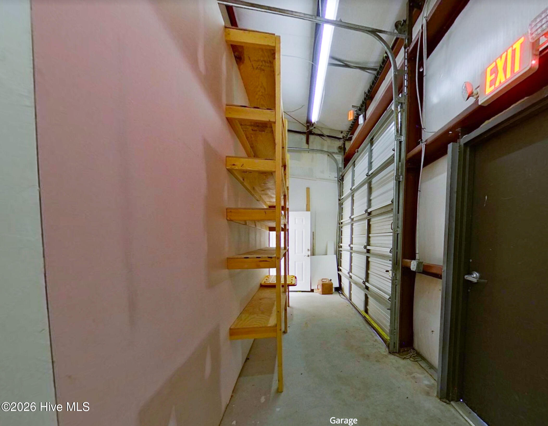 100545253 | Photo 14