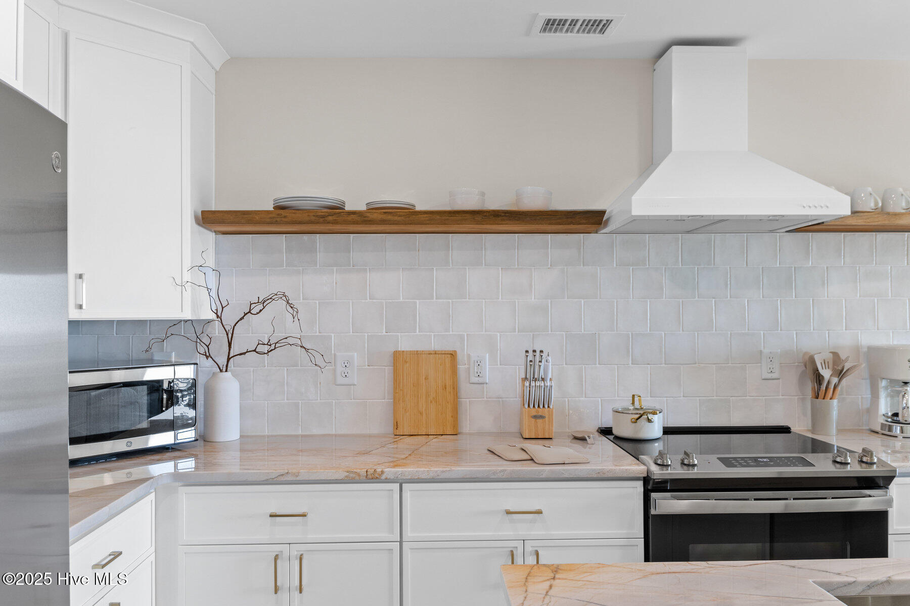 100503111 | Photo 10