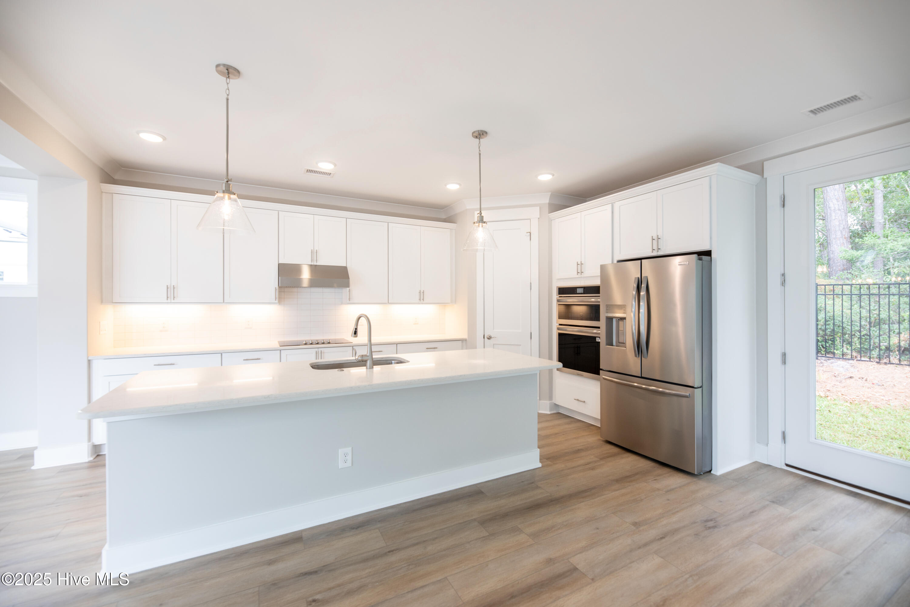 100521268 | Photo 11