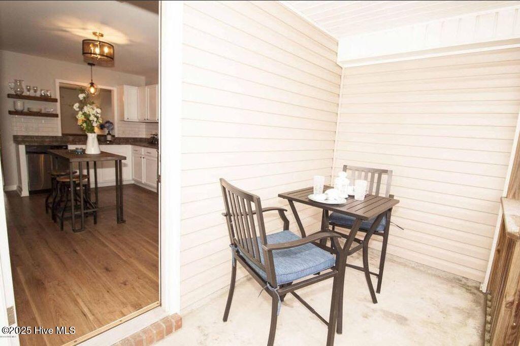 100564002 | Photo 16