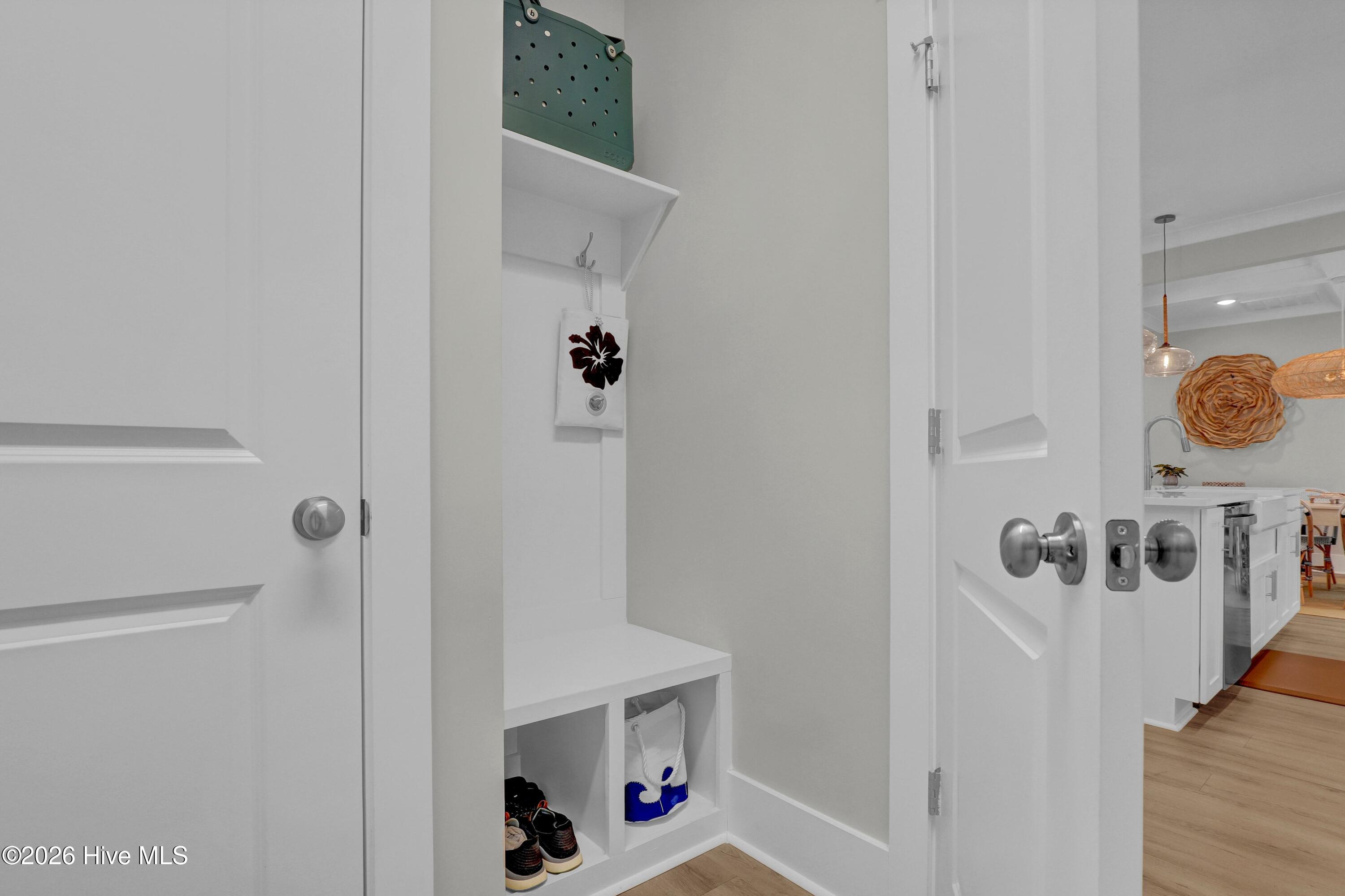 100565669 | Photo 36