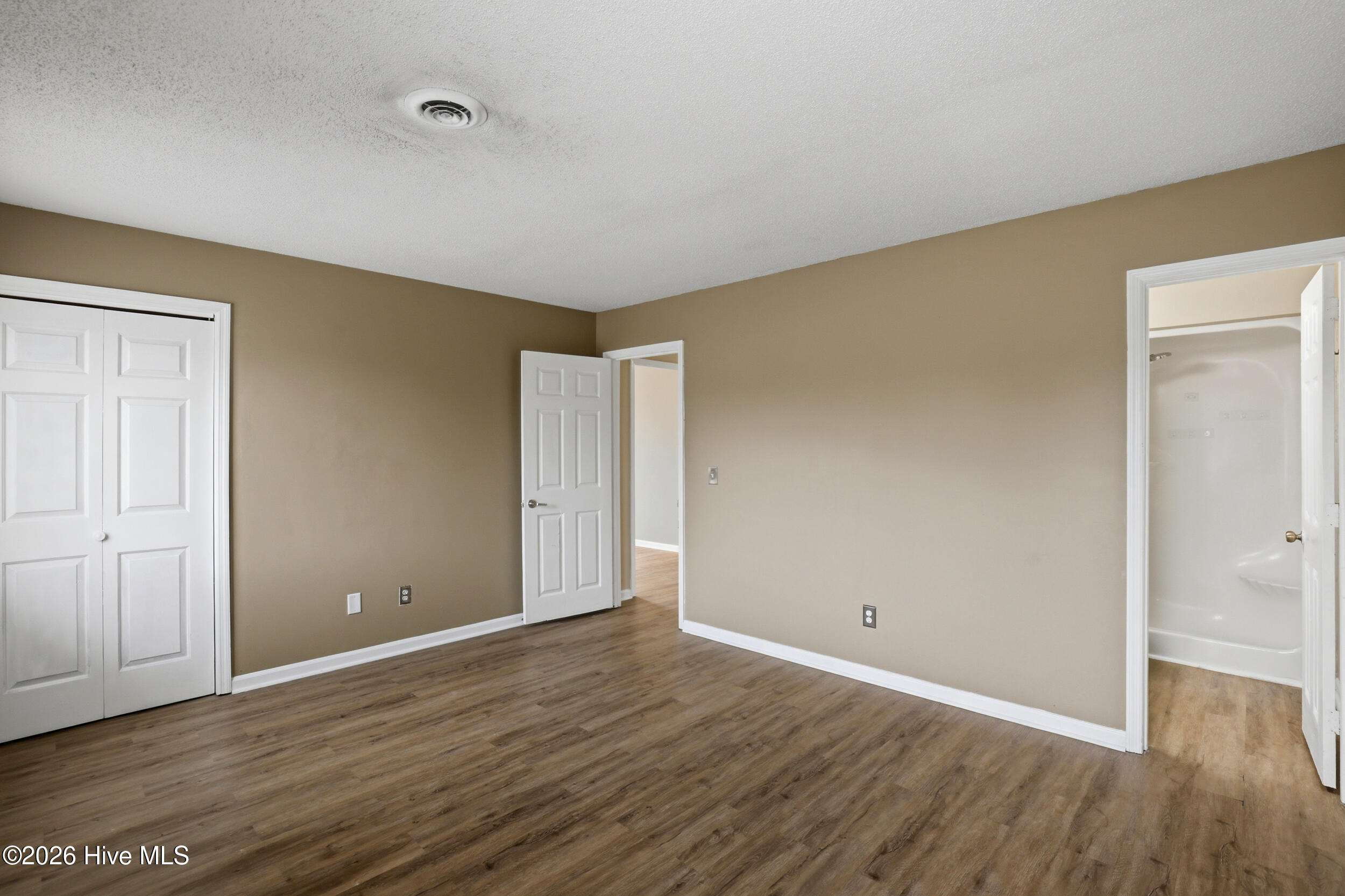 100563658 | Photo 13