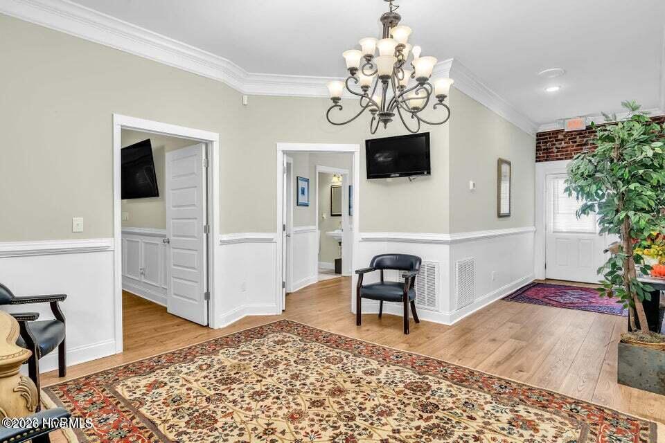 20220903232138037085000000-o