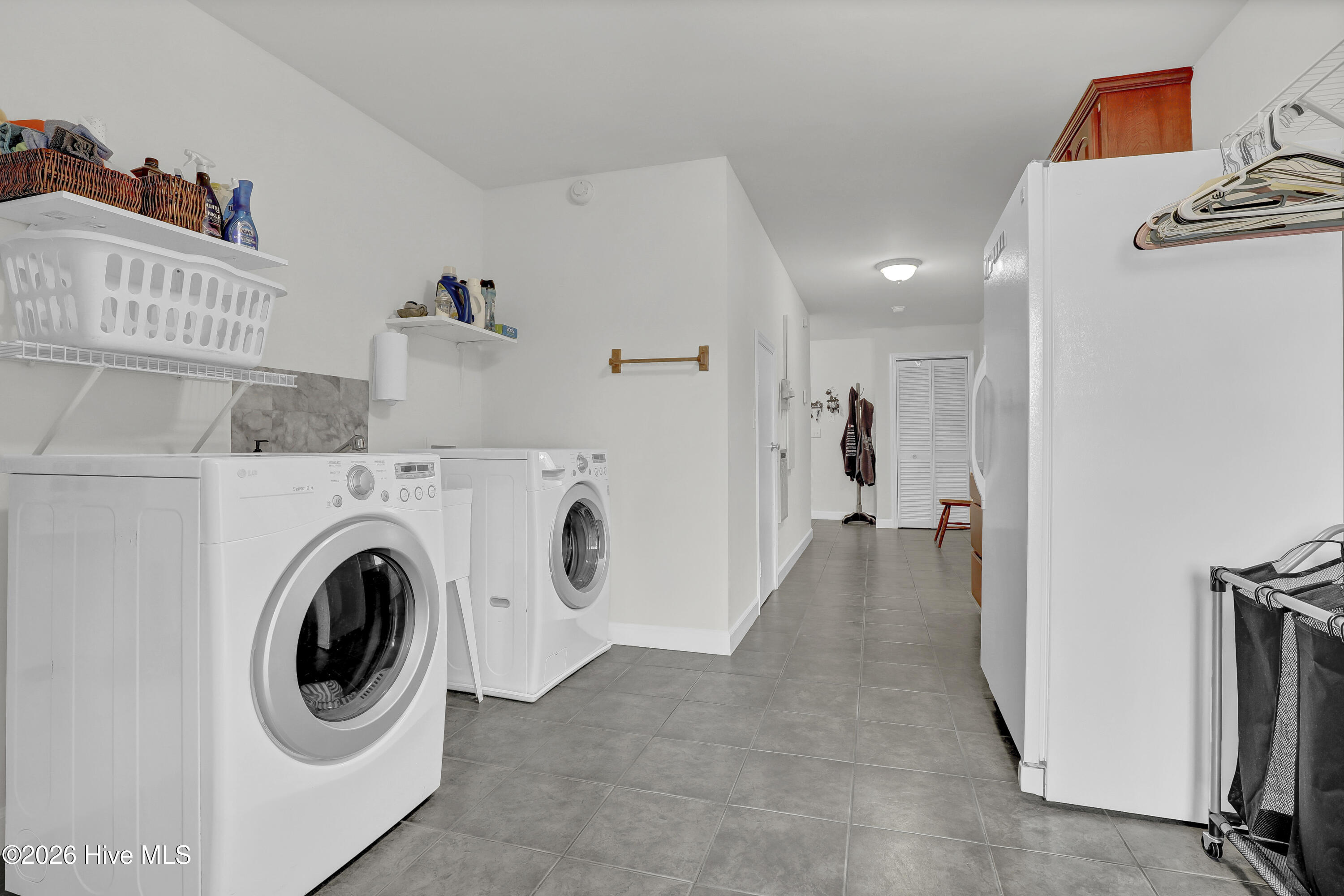 100563243 | Photo 28