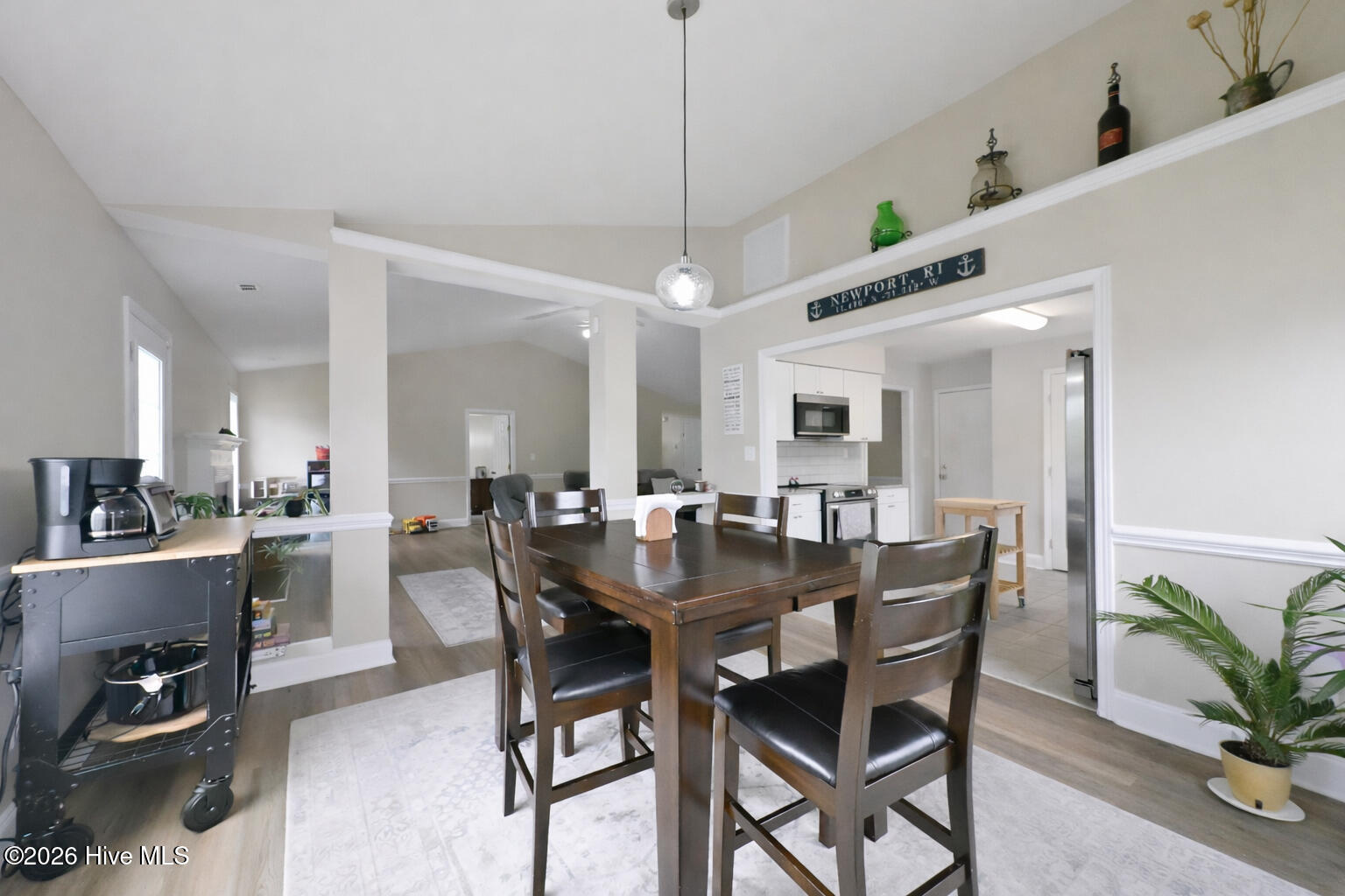 100562387 | Photo 17