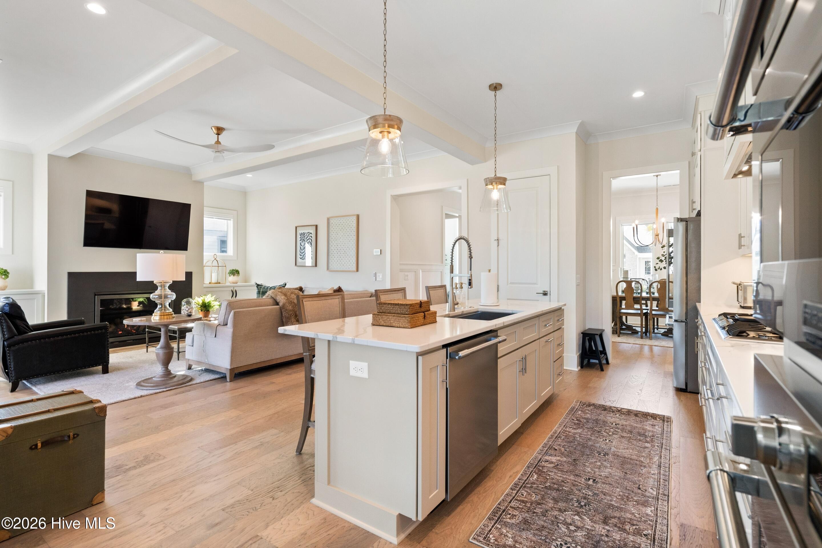 100546830 | Photo 23