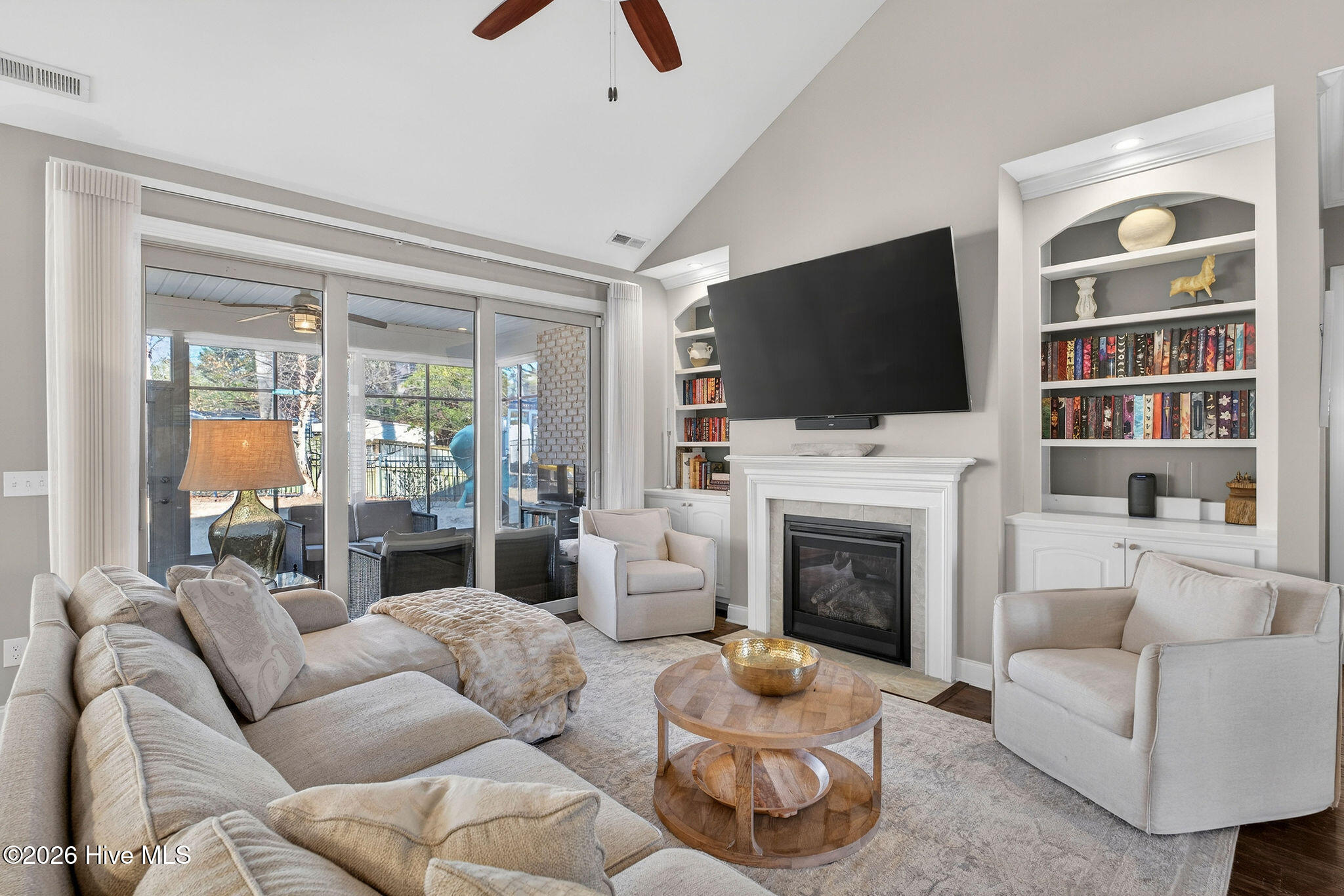 100554846 | Photo 22