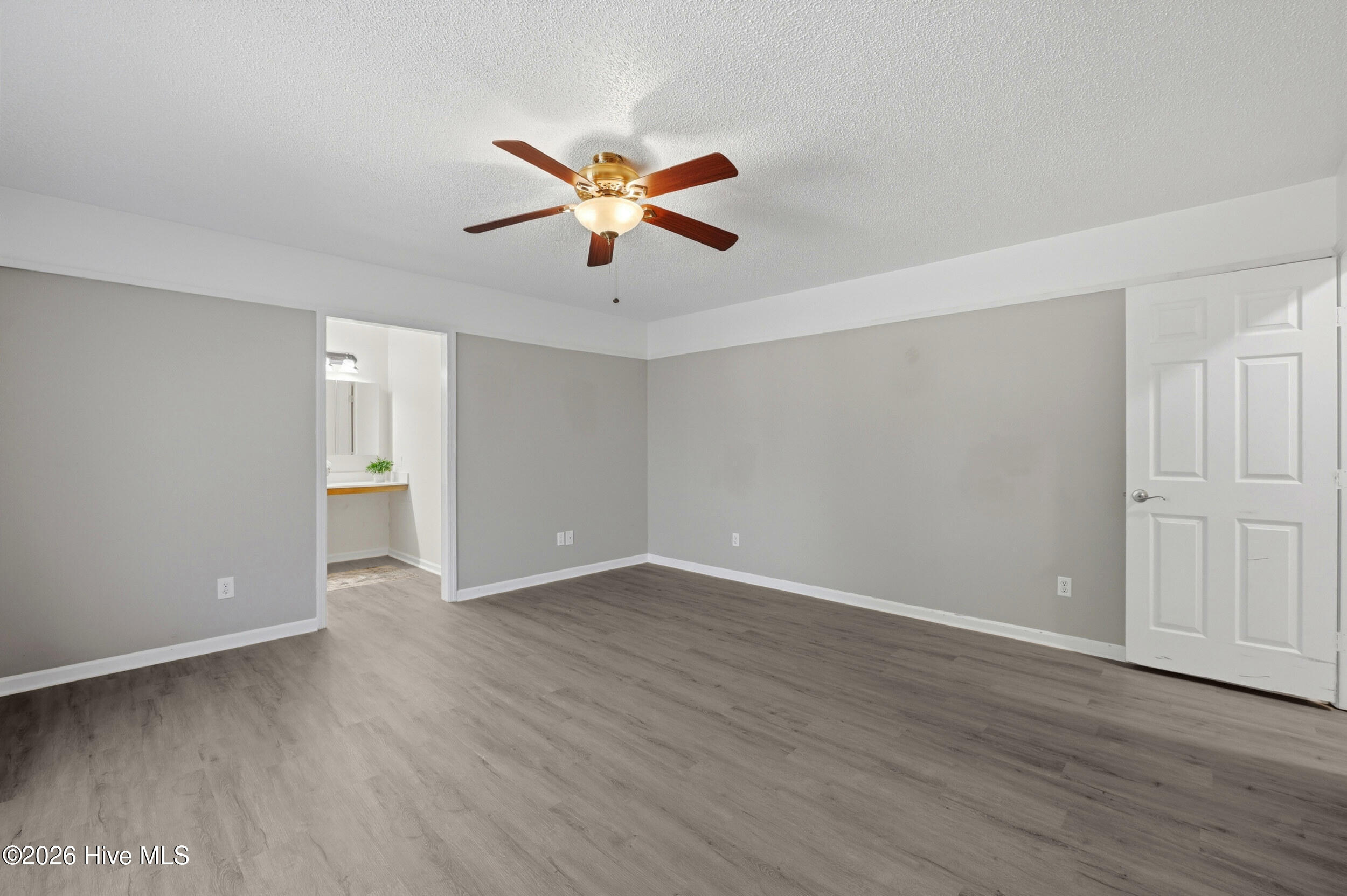 100559678 | Photo 20