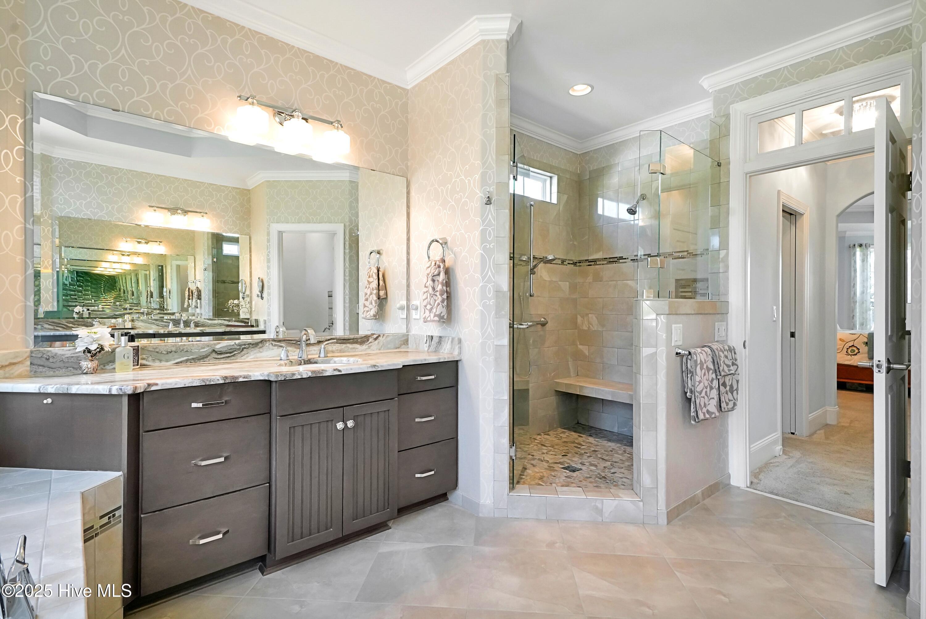 100557169 | Photo 32