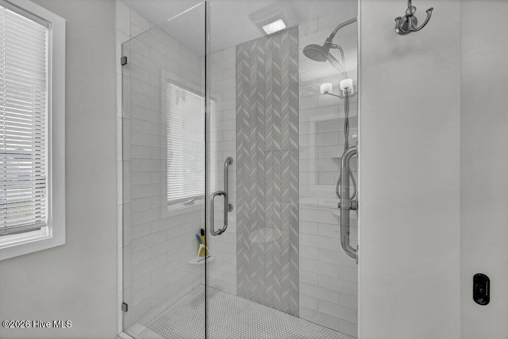 100566838 | Photo 19