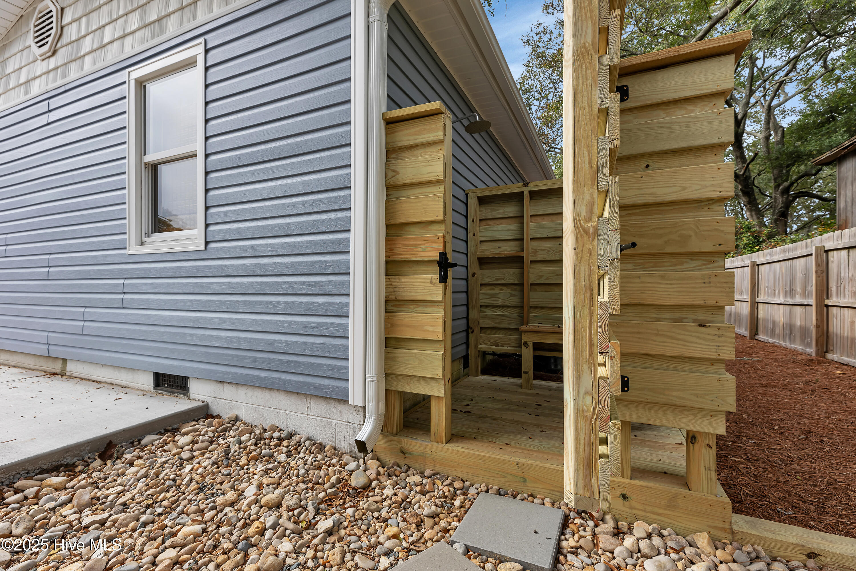 100540194 | Photo 24