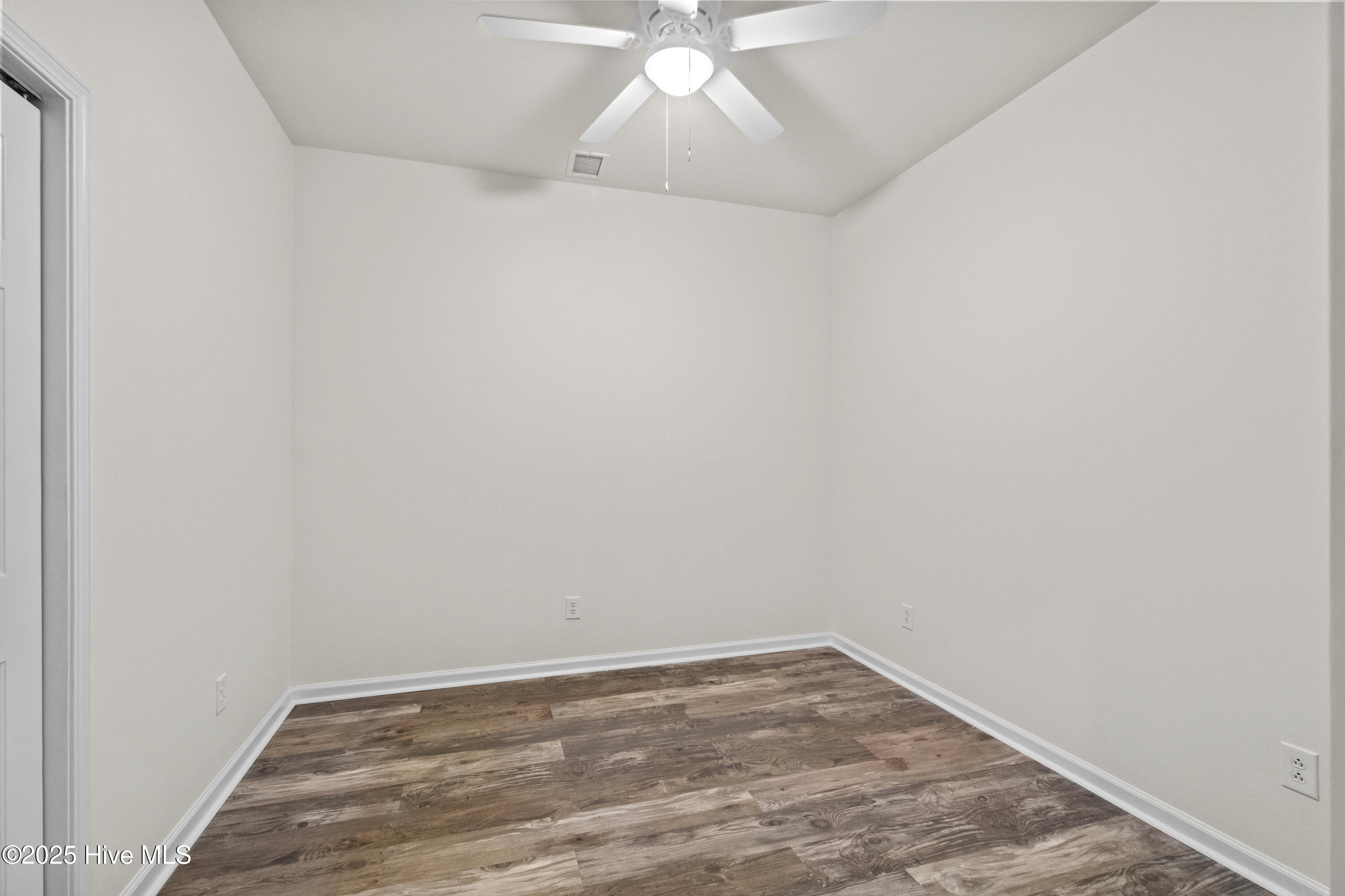 100543792 | Photo 20