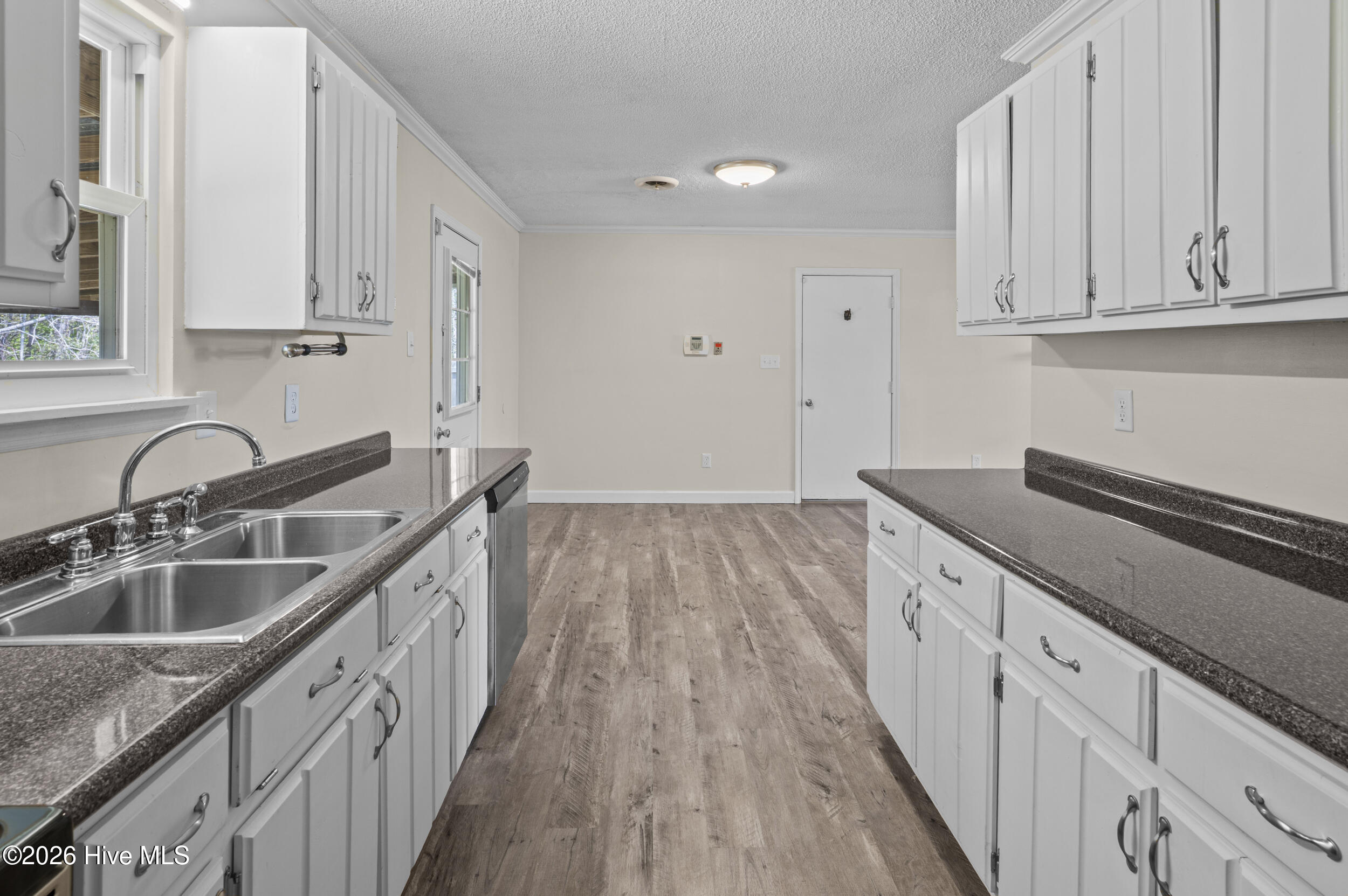 100564670 | Photo 11