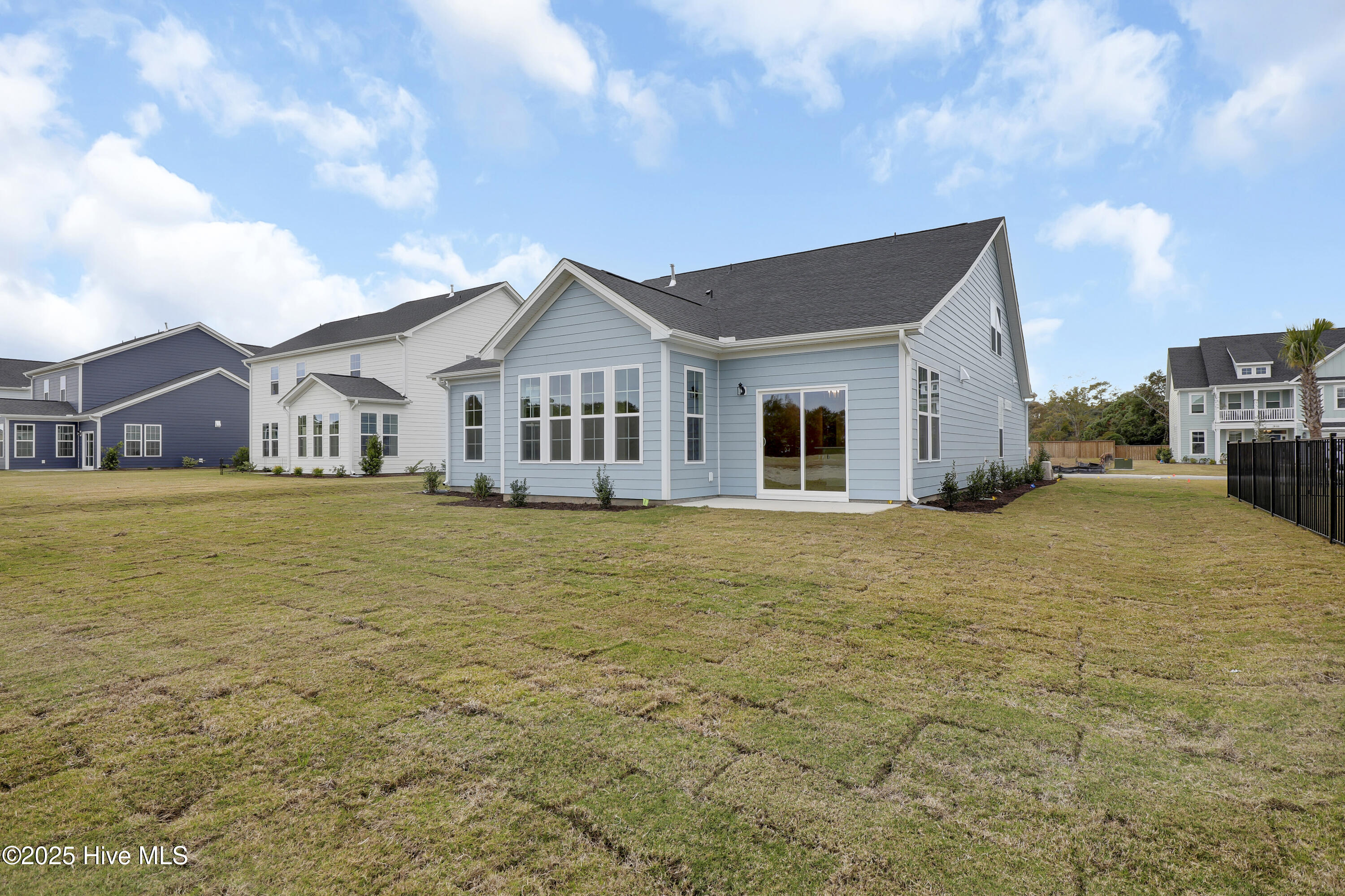 100522445 | Photo 25