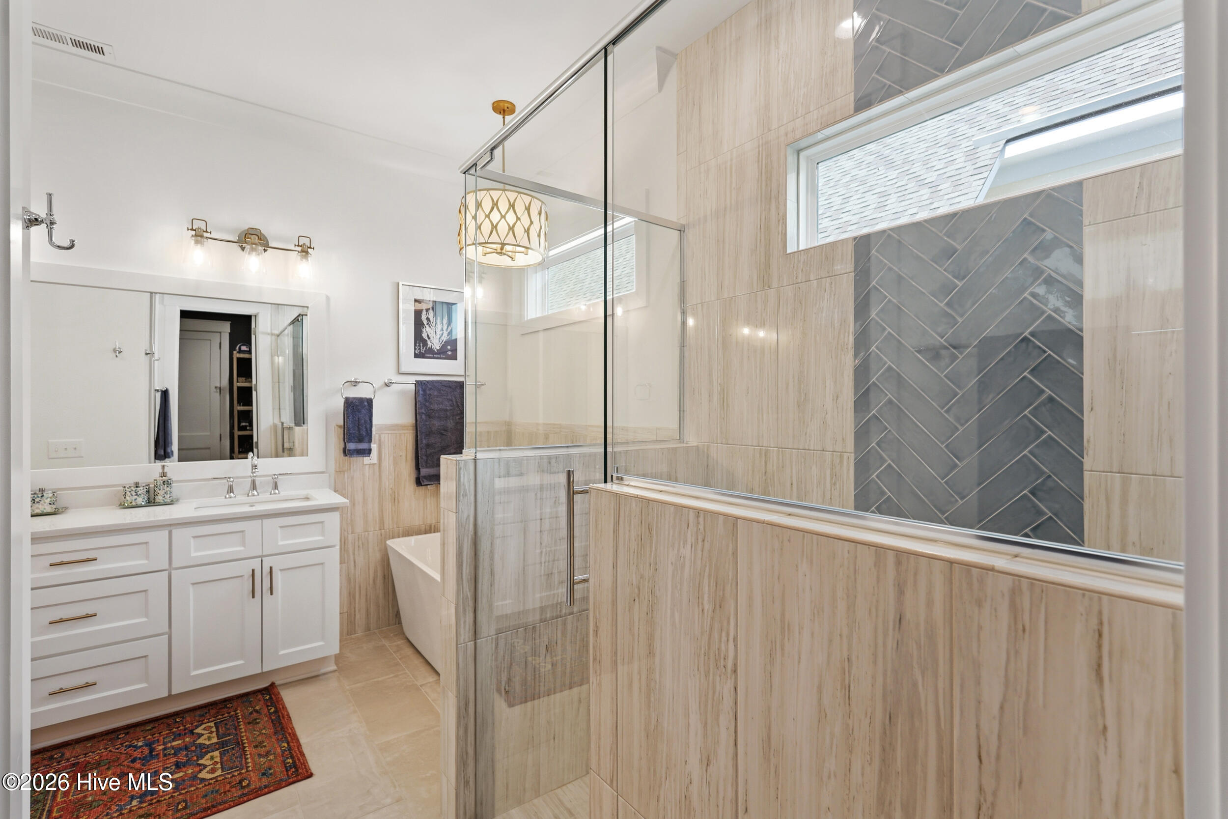 100558657 | Photo 37