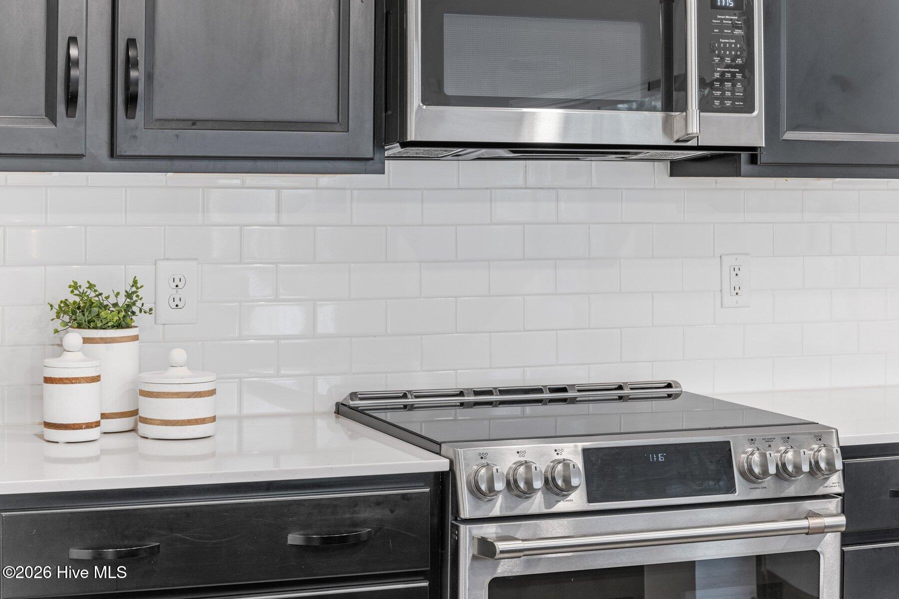 100547333 | Photo 24