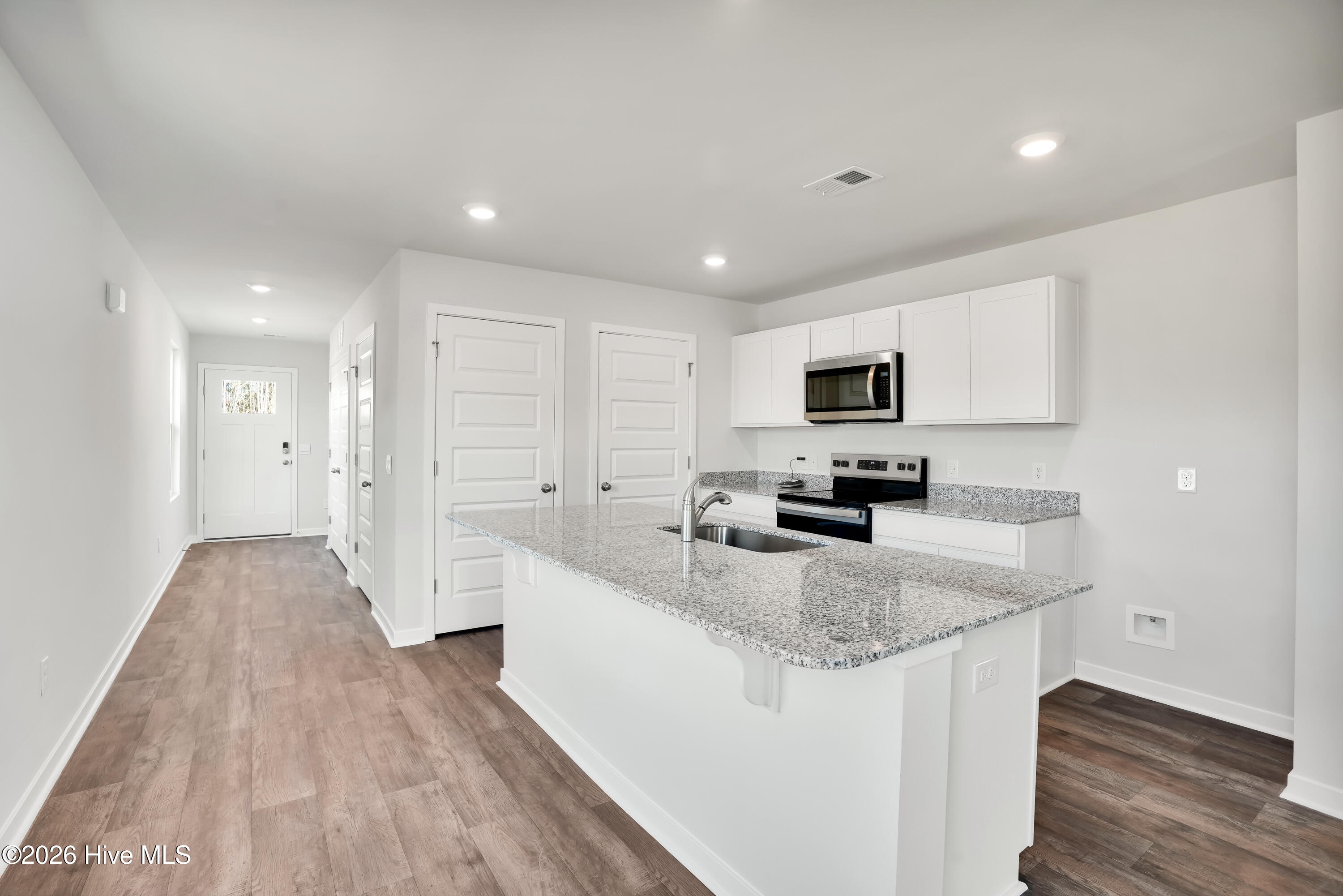 100545392 | Photo 12