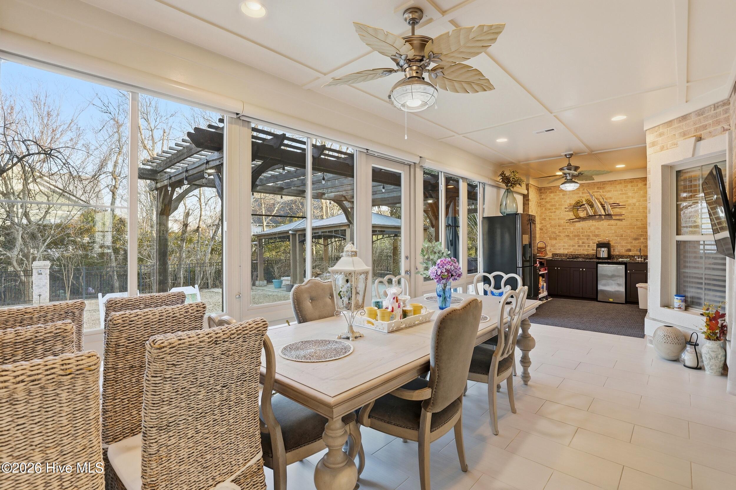 100567048 | Photo 45