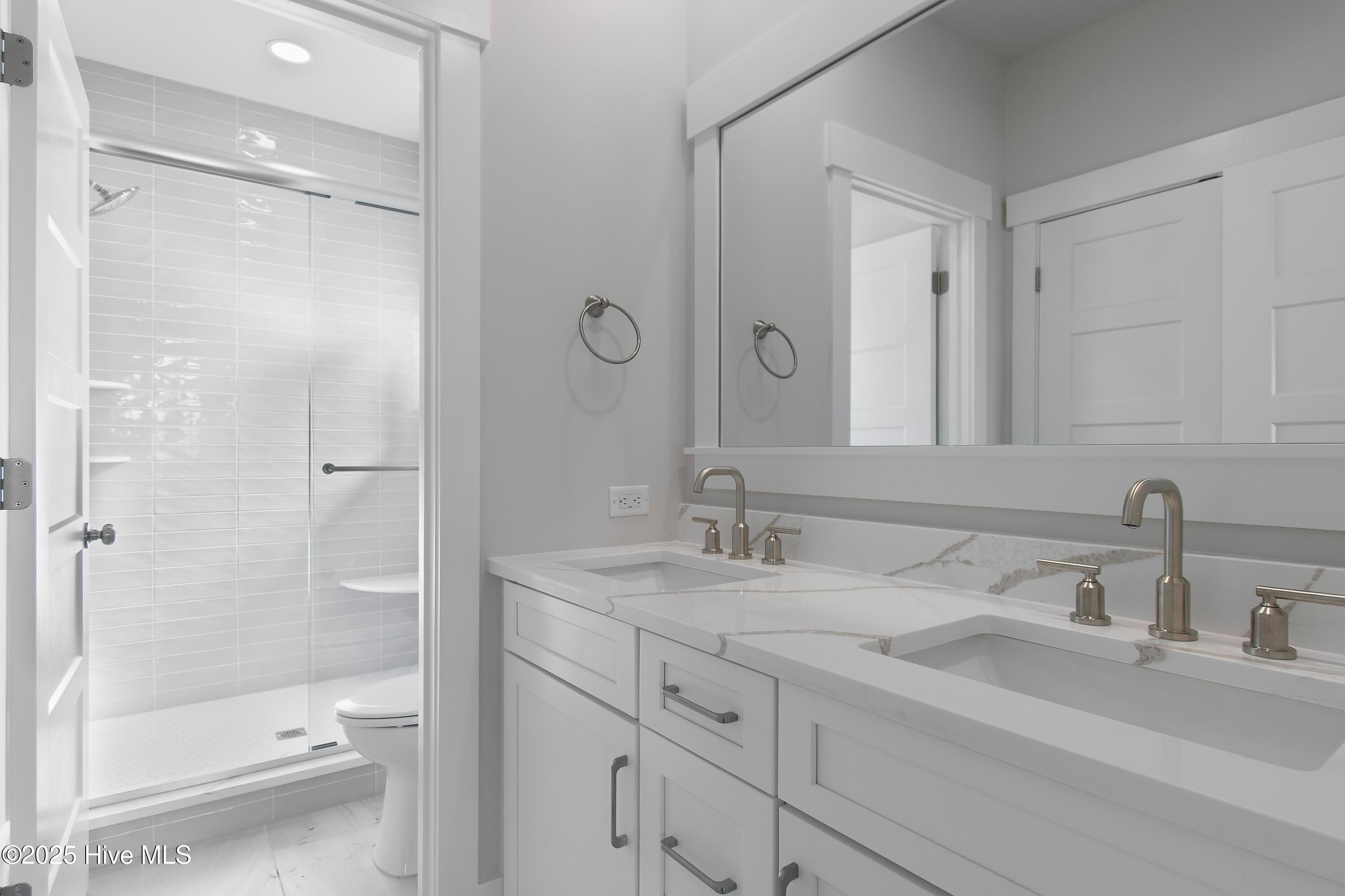 100511699 | Photo 45