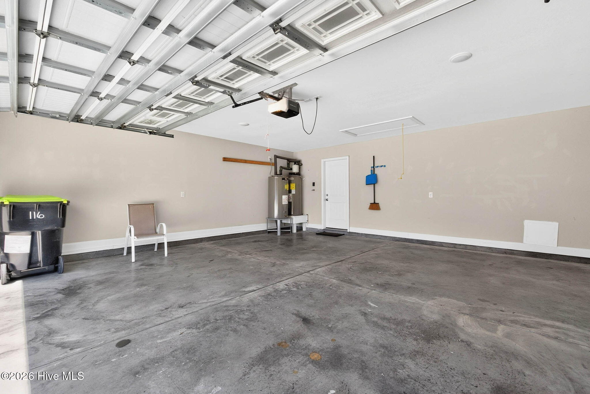 100564948 | Photo 46