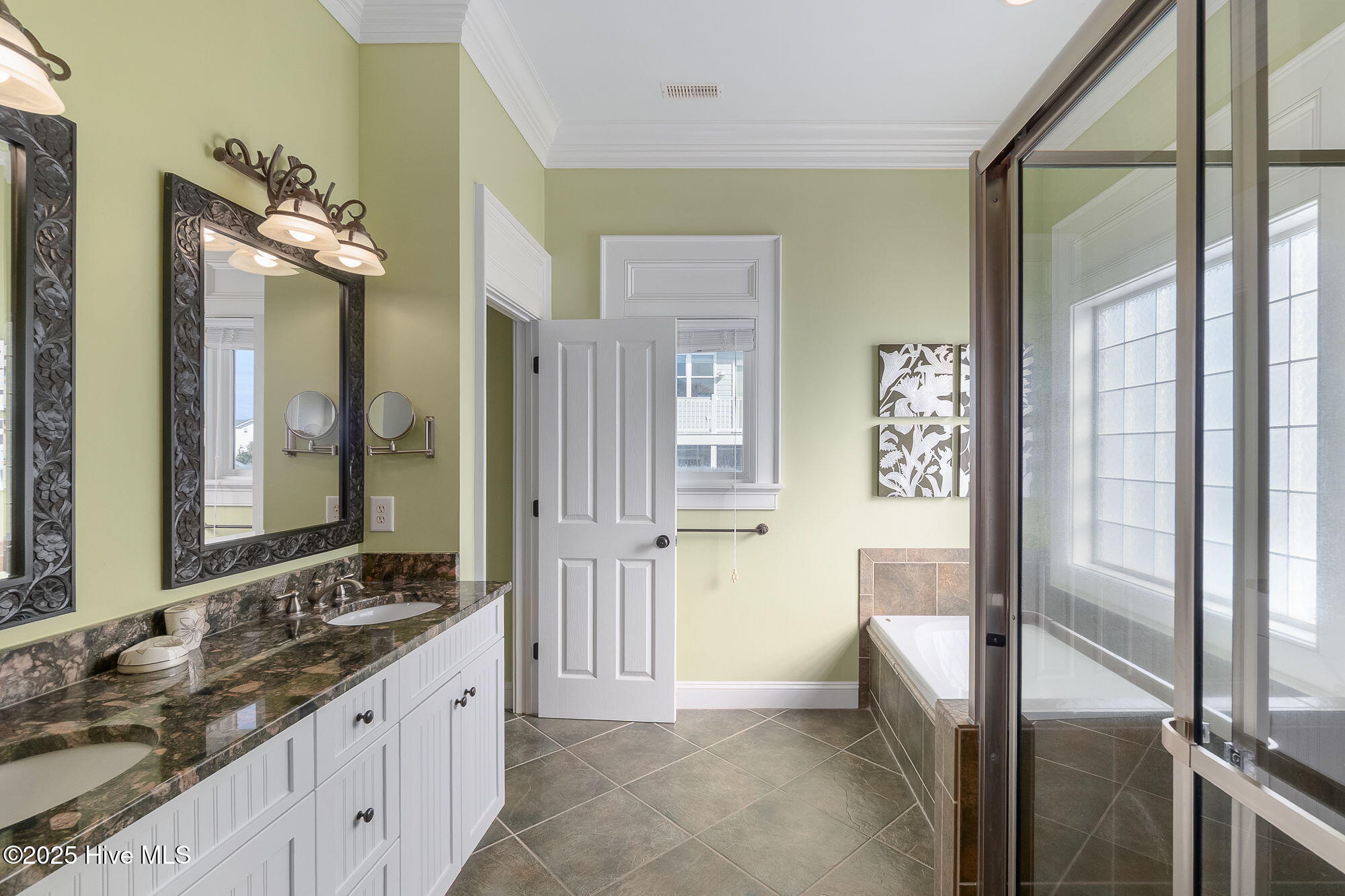 100536306 | Photo 30