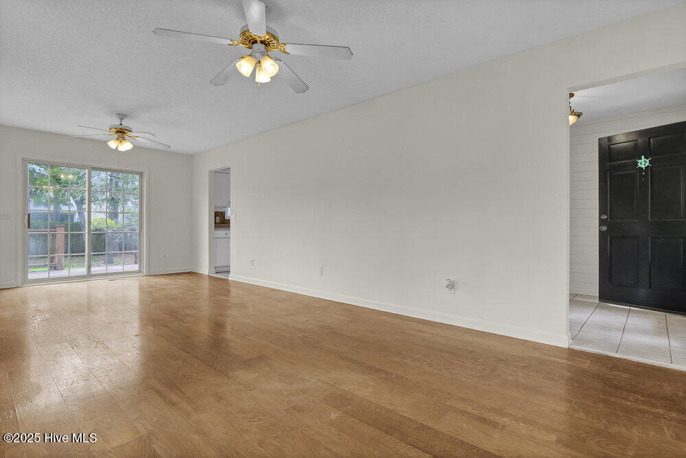 100513227 | Photo 10