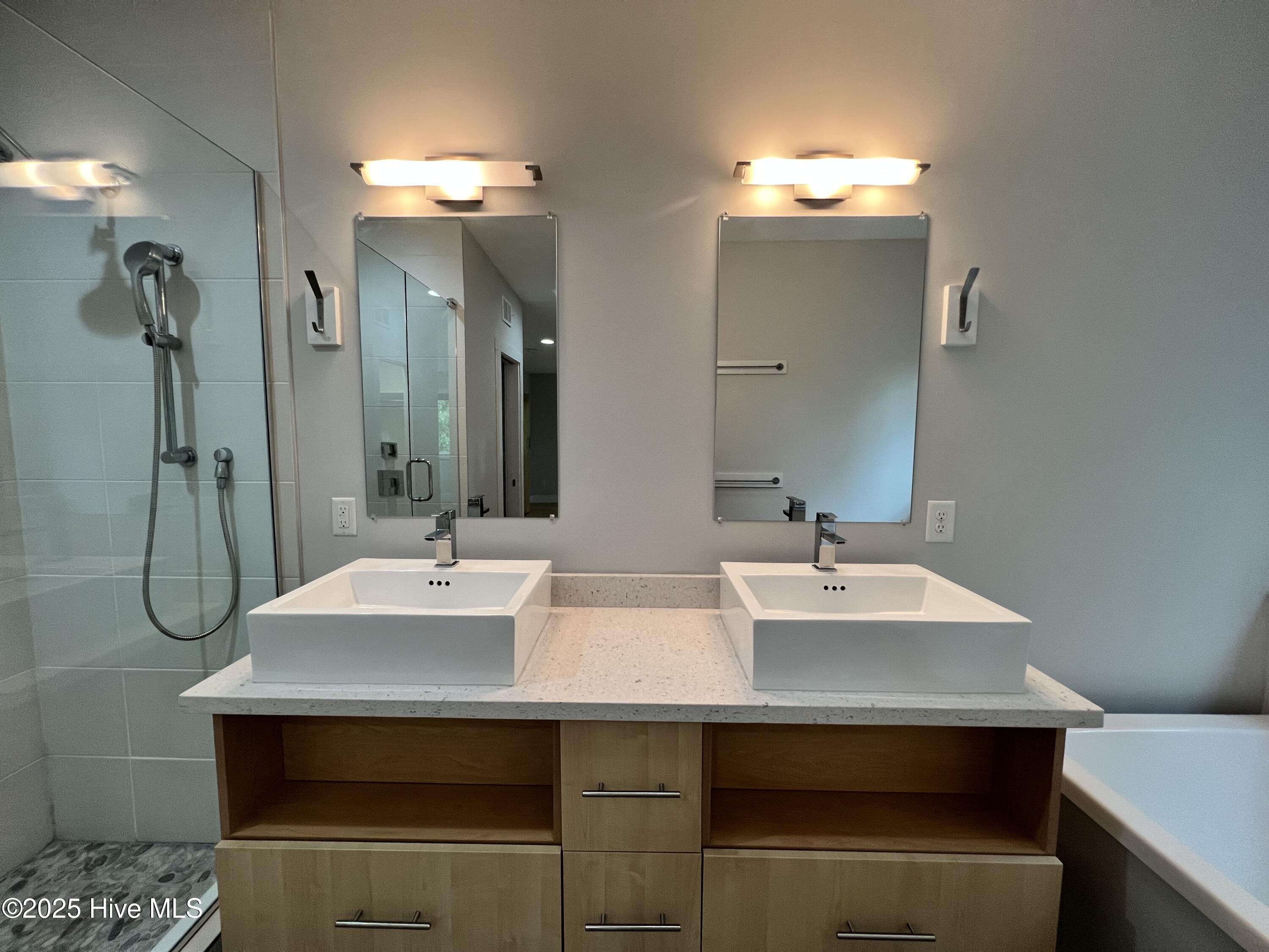 100546316 | Photo 24