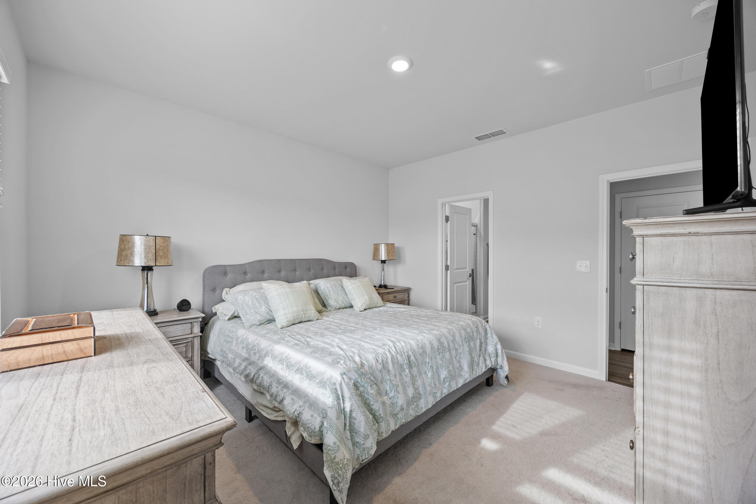 100566801 | Photo 26