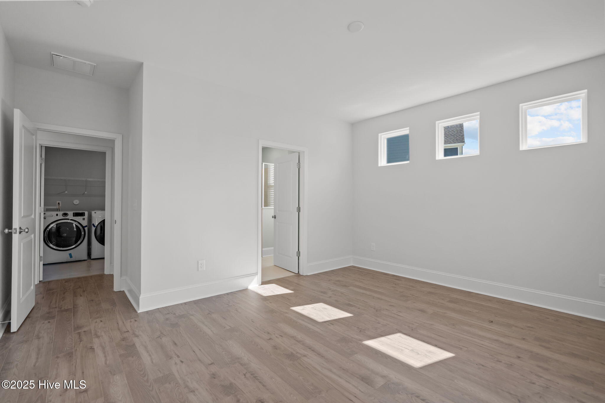 100537775 | Photo 21