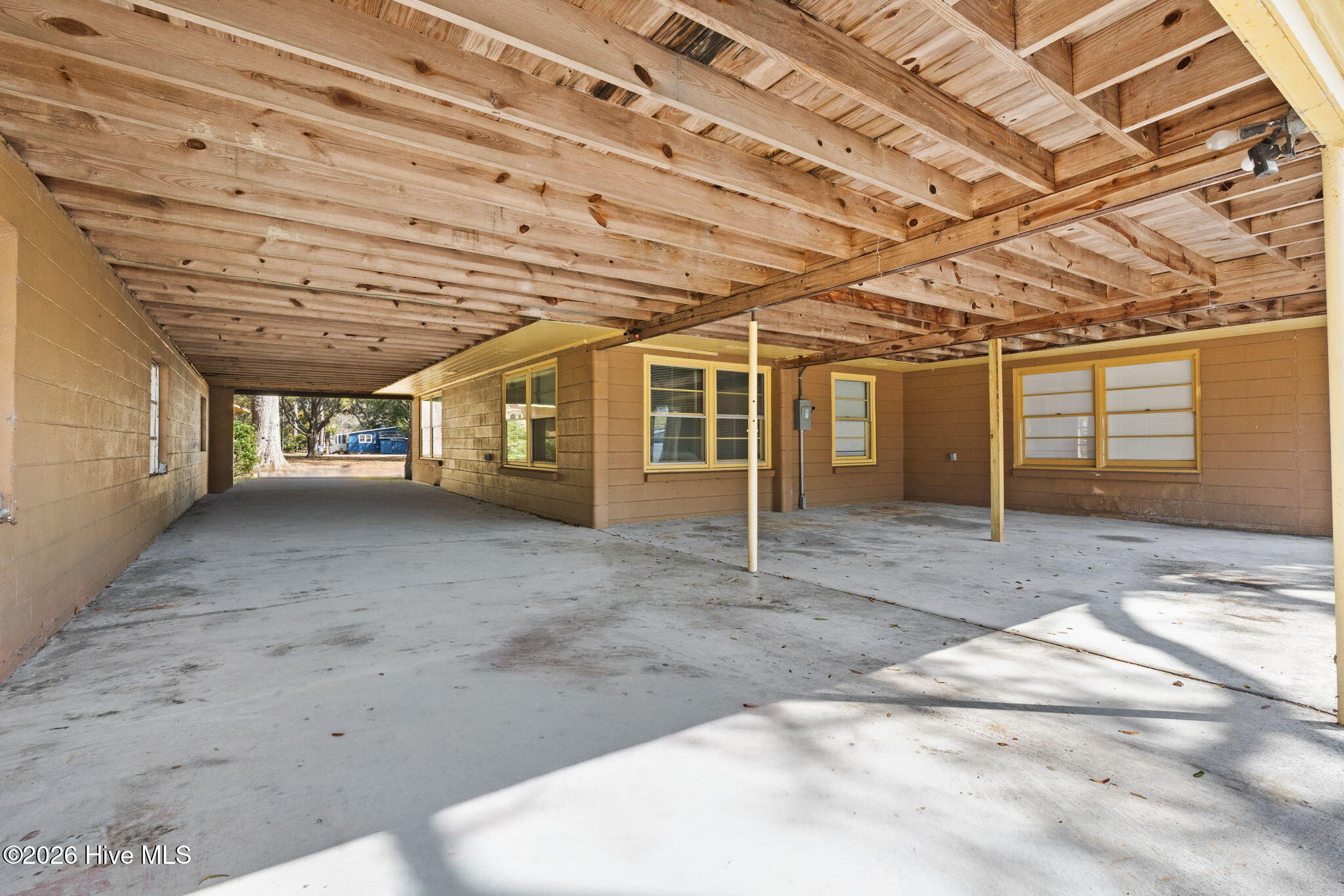 100561810 | Photo 20