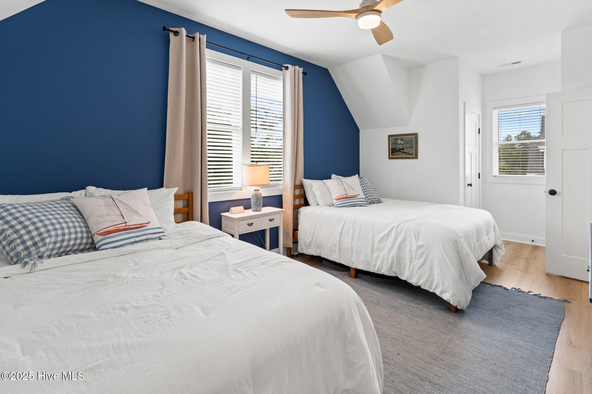 100548634 | Photo 34