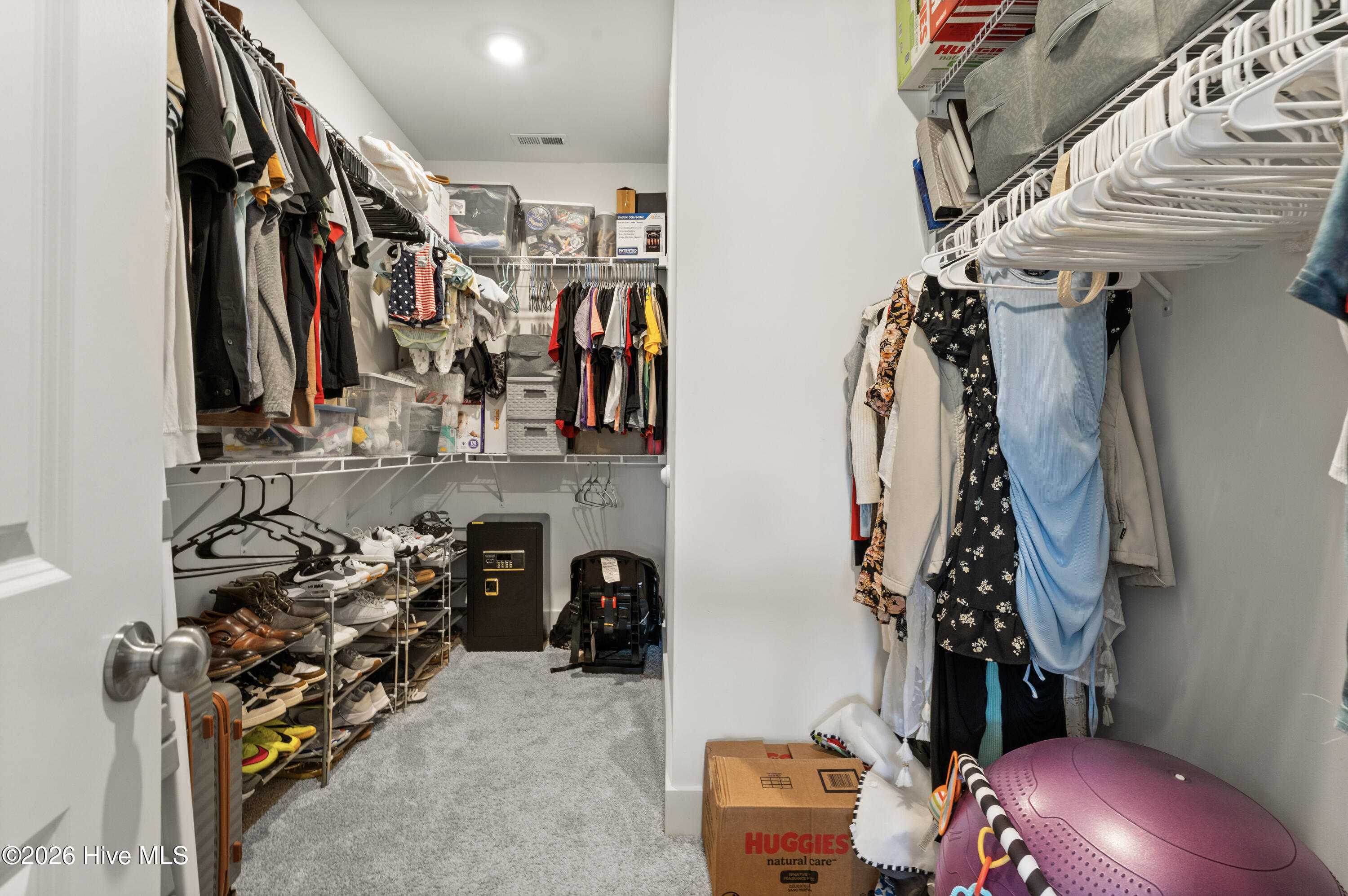 100569273 | Photo 35