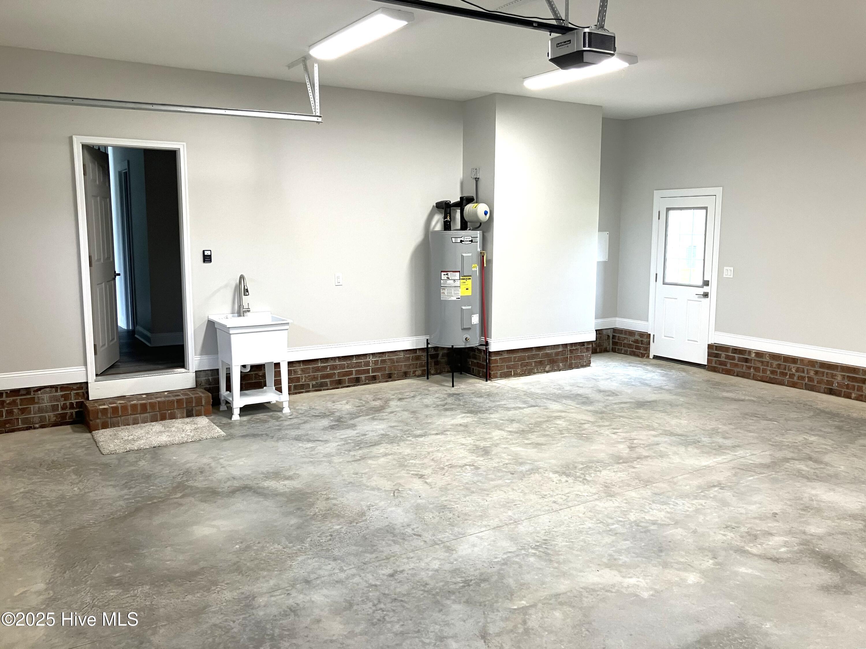 100514031 | Photo 46