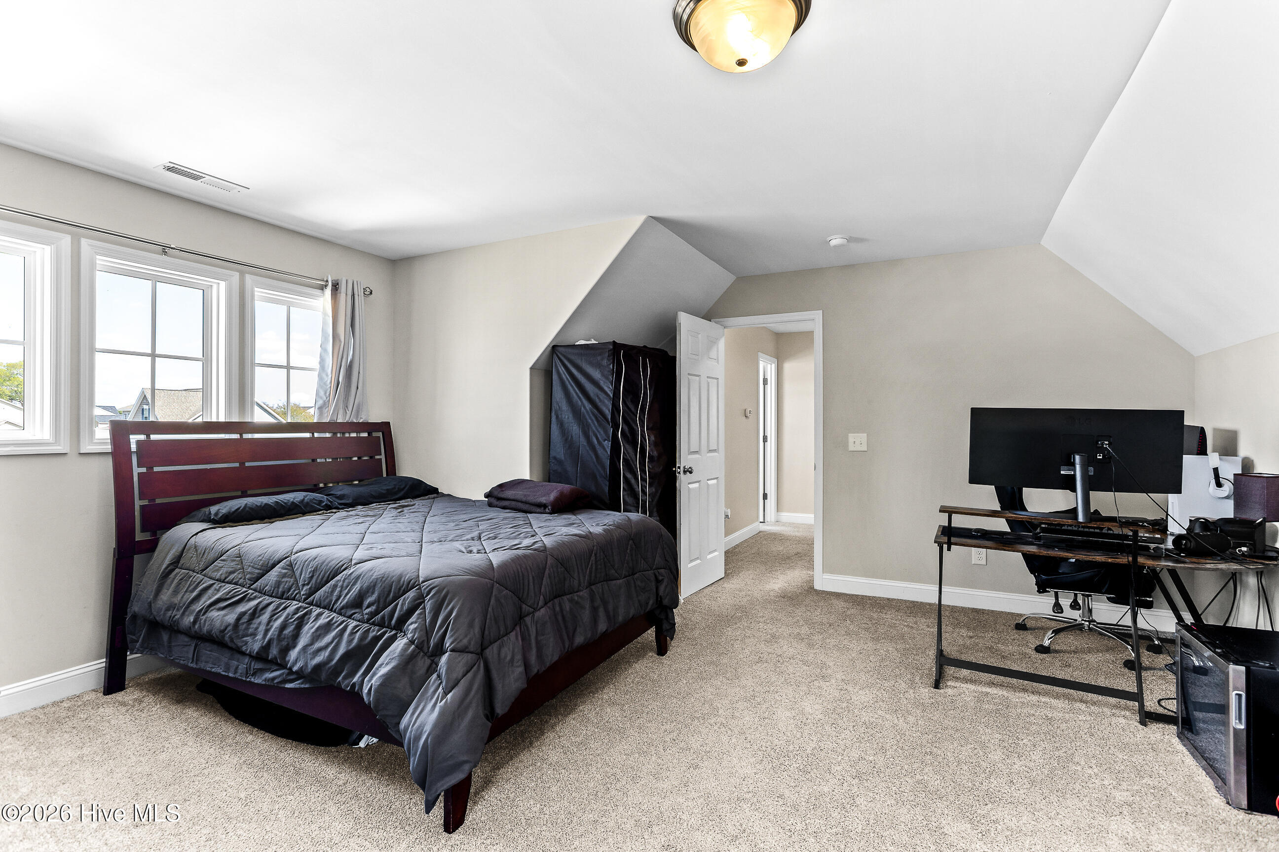 100566263 | Photo 24