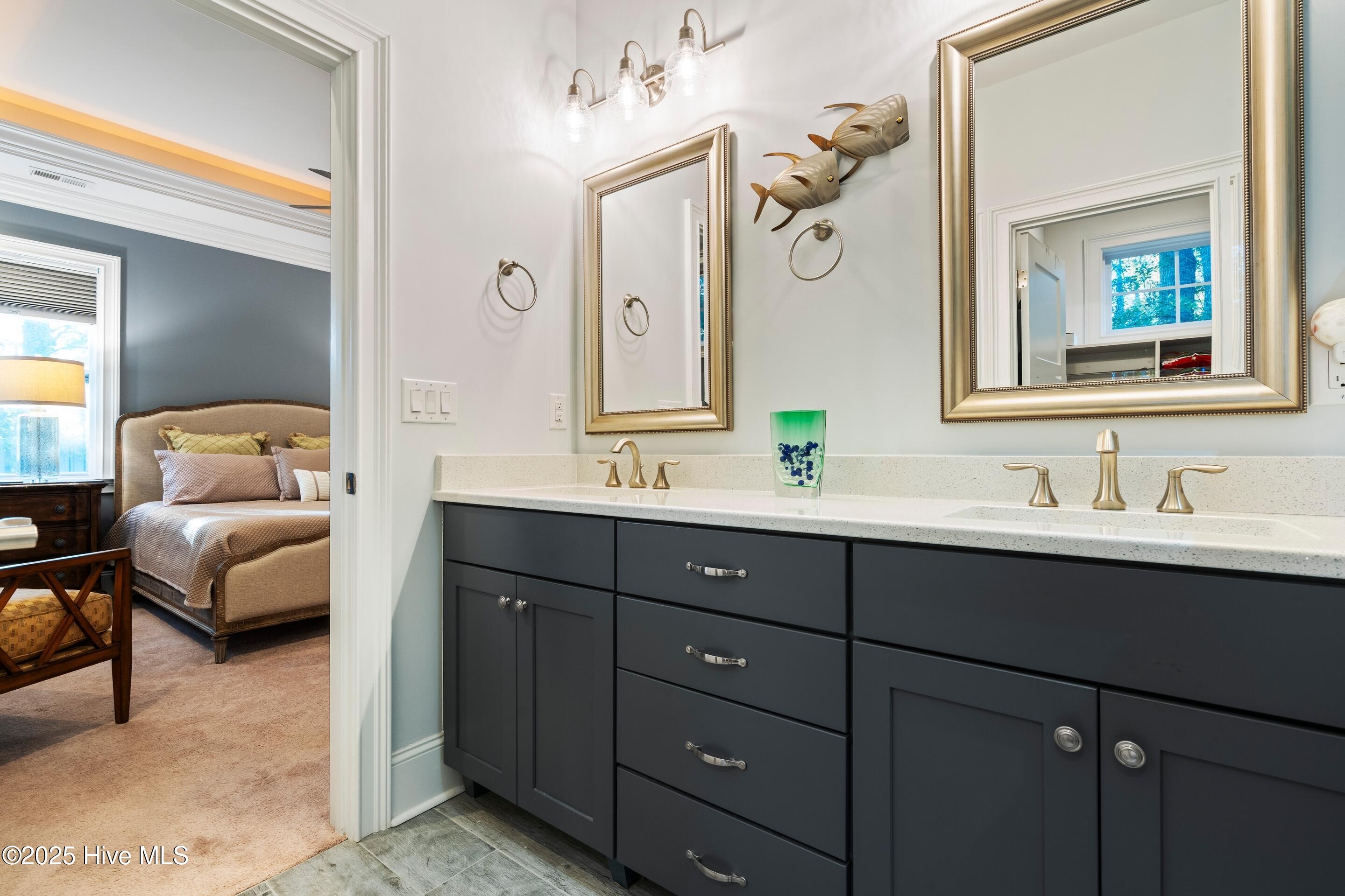 100542073 | Photo 27