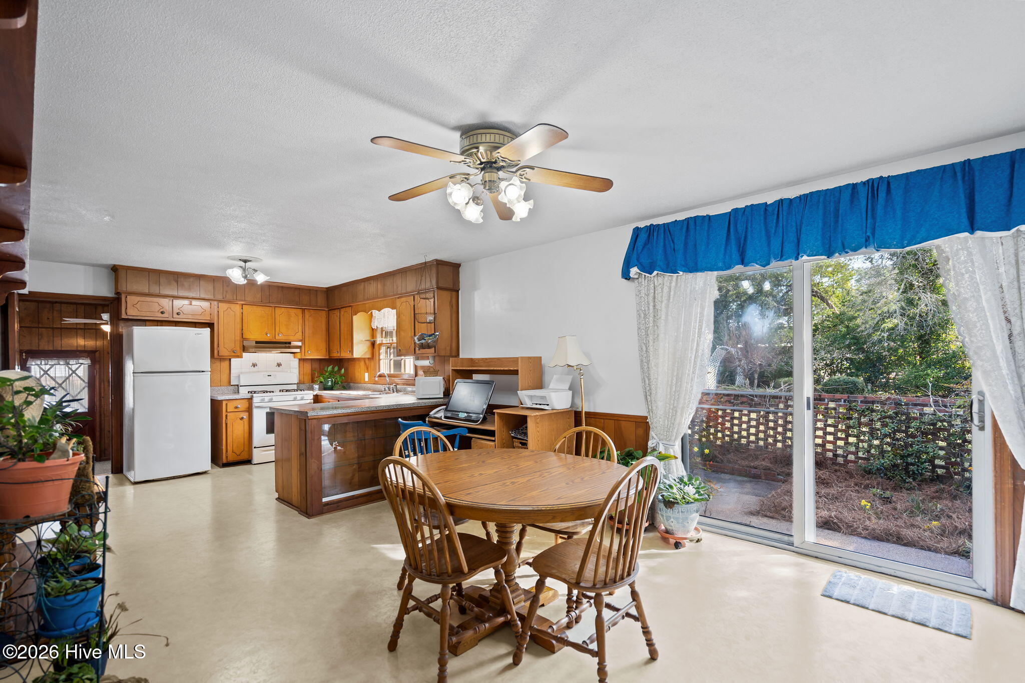 100558316 | Photo 20