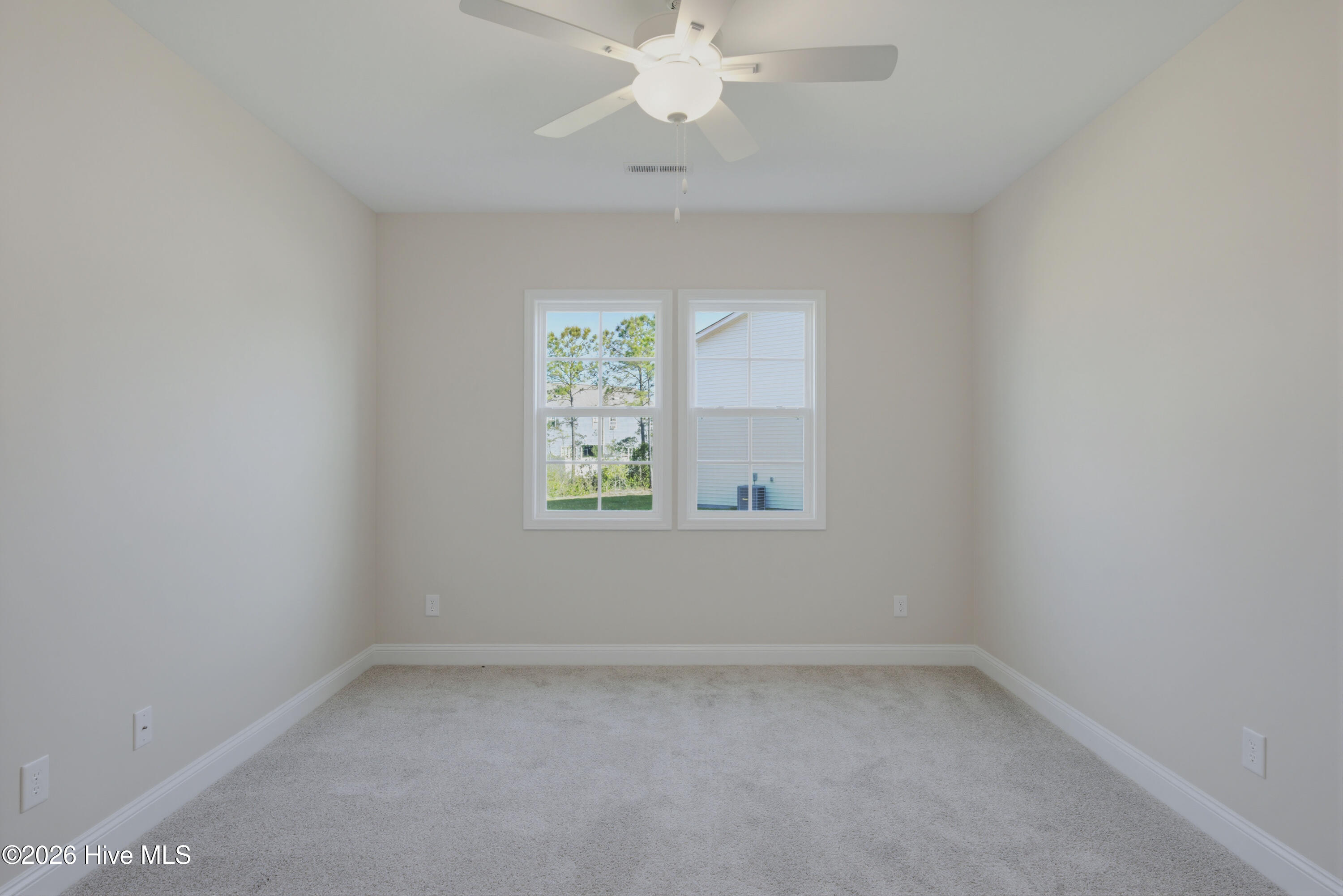 100567260 | Photo 23