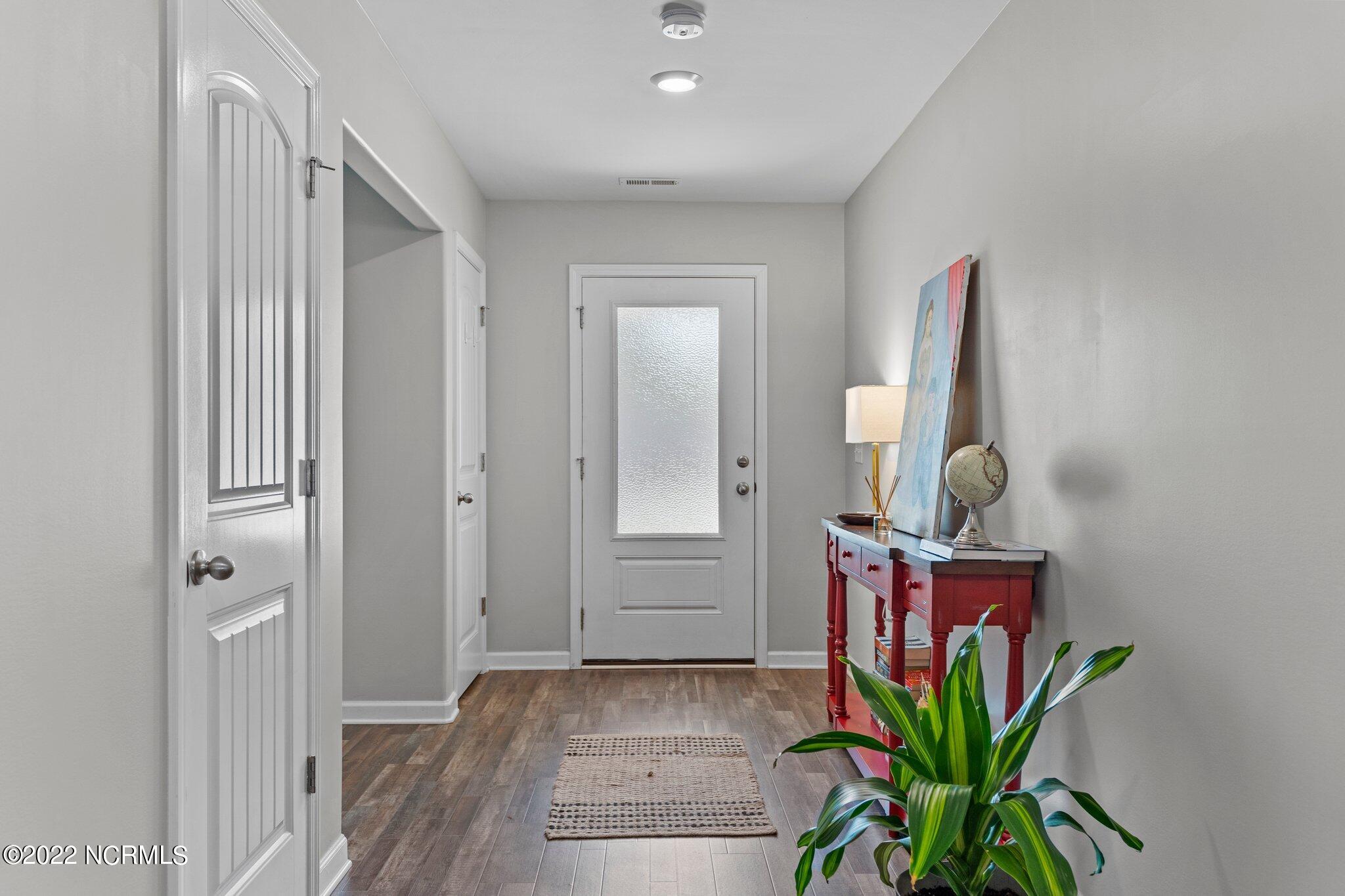 100560582 | Photo 23